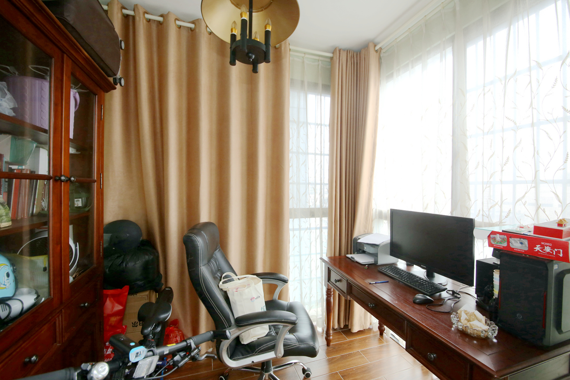 银港水晶城  4室2厅2卫    140.0万阳台