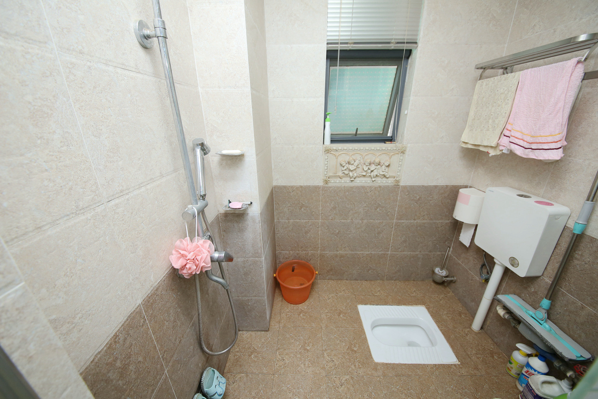 银港水晶城  4室2厅2卫    140.0万卫生间