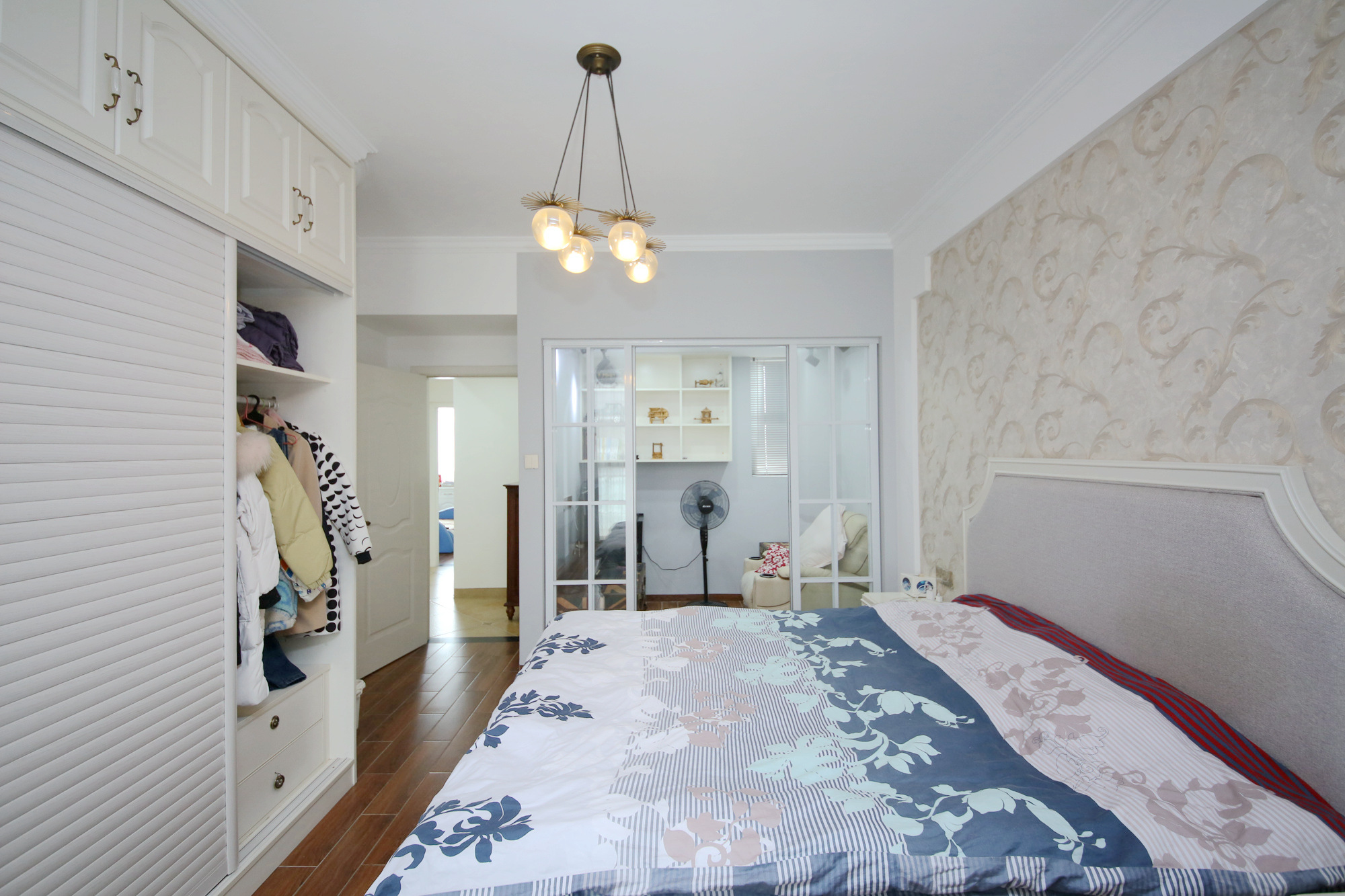 银港水晶城  4室2厅2卫    140.0万卧室