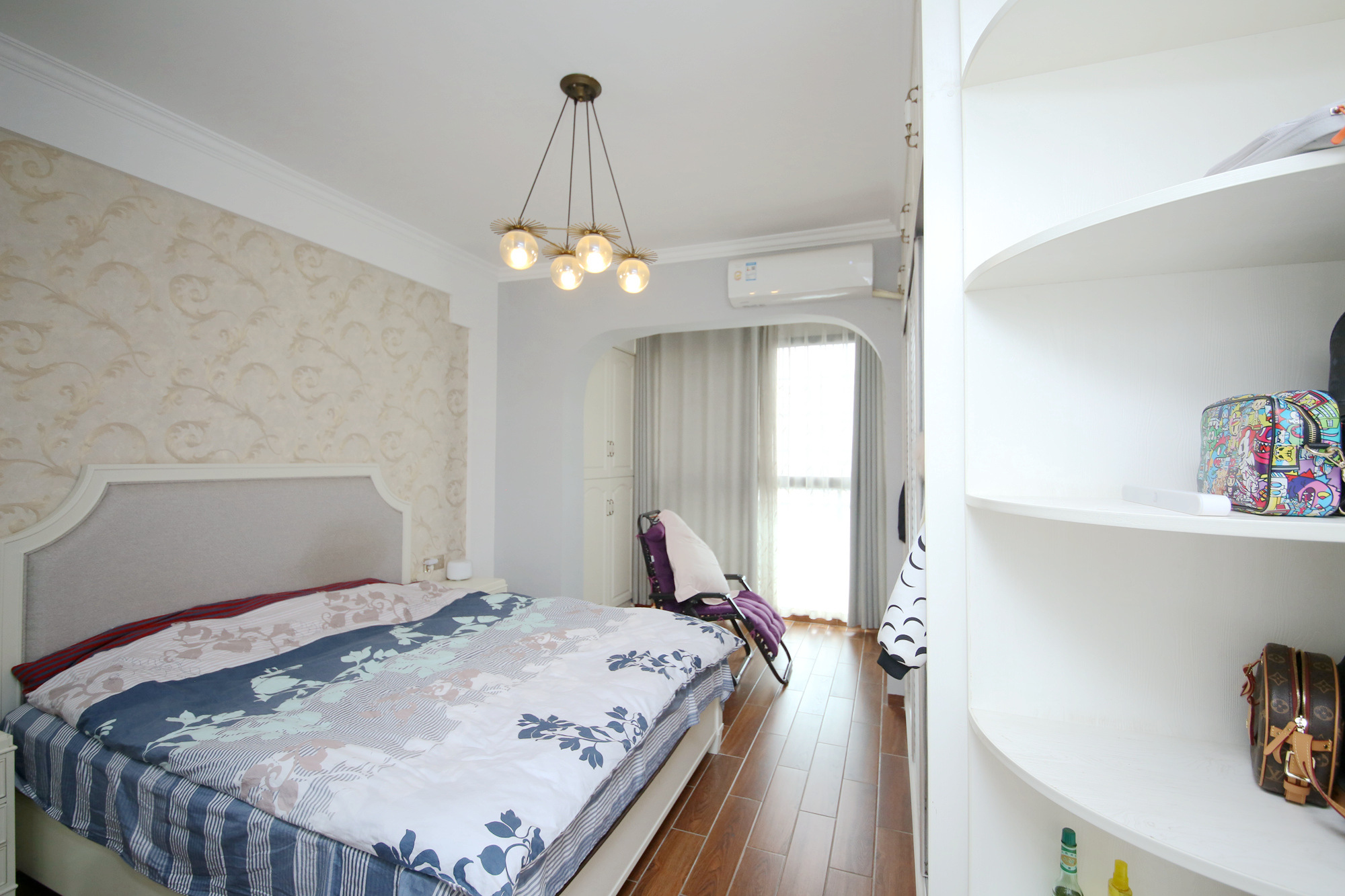 银港水晶城  4室2厅2卫    140.0万卧室