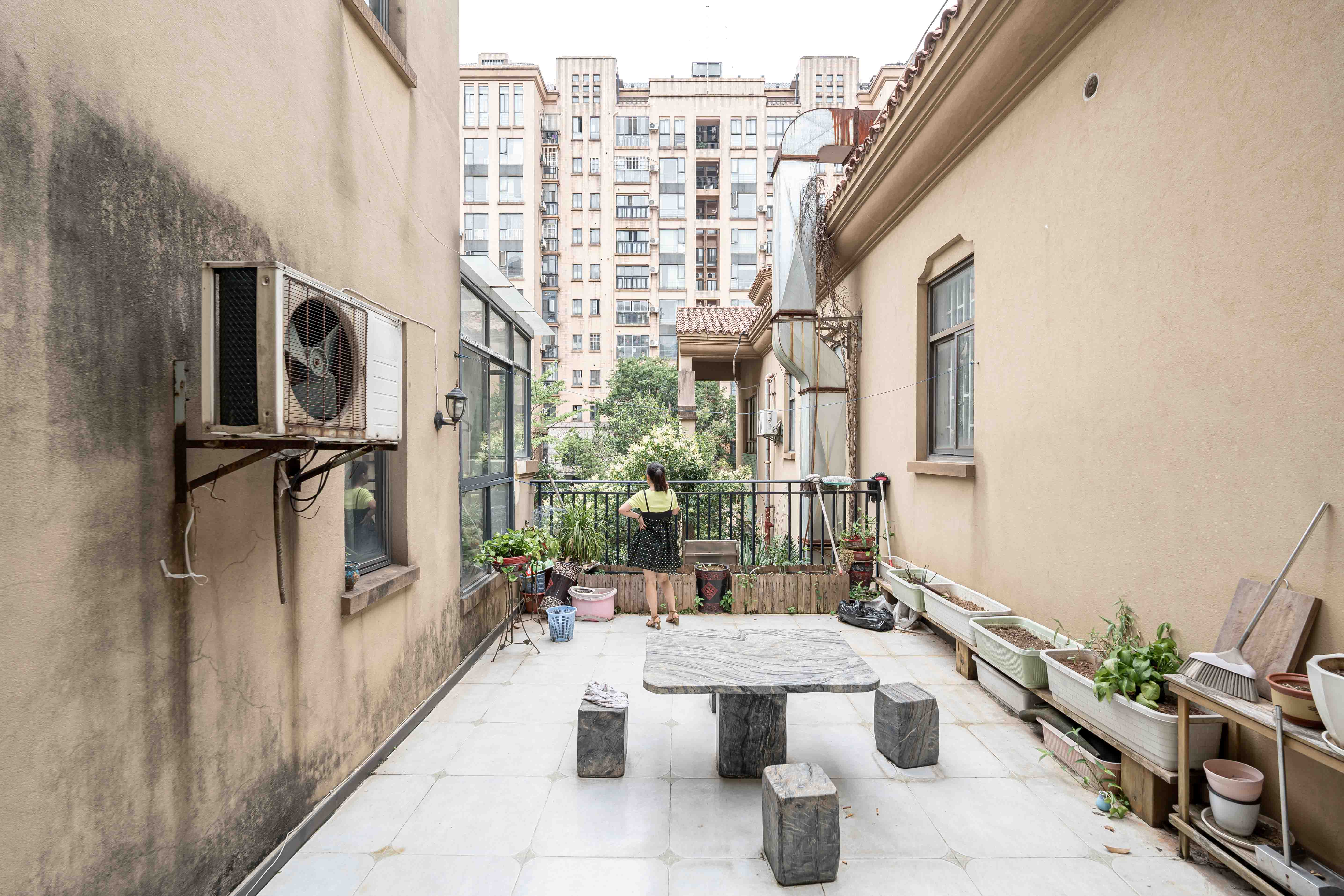 中城丽景香山园  5室3厅2卫   215.00万阳台