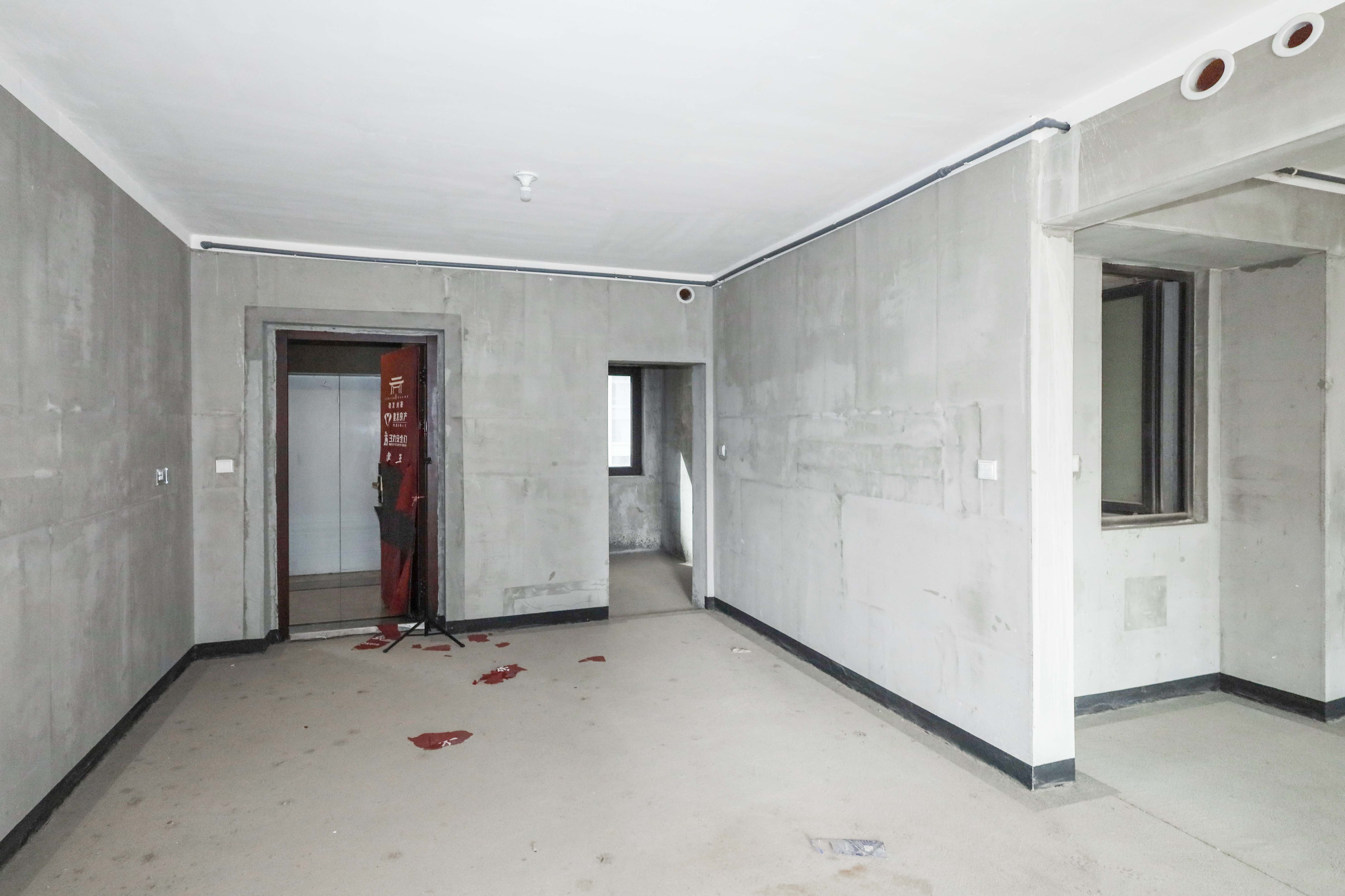 建发央著  3室2厅2卫   162.00万客厅