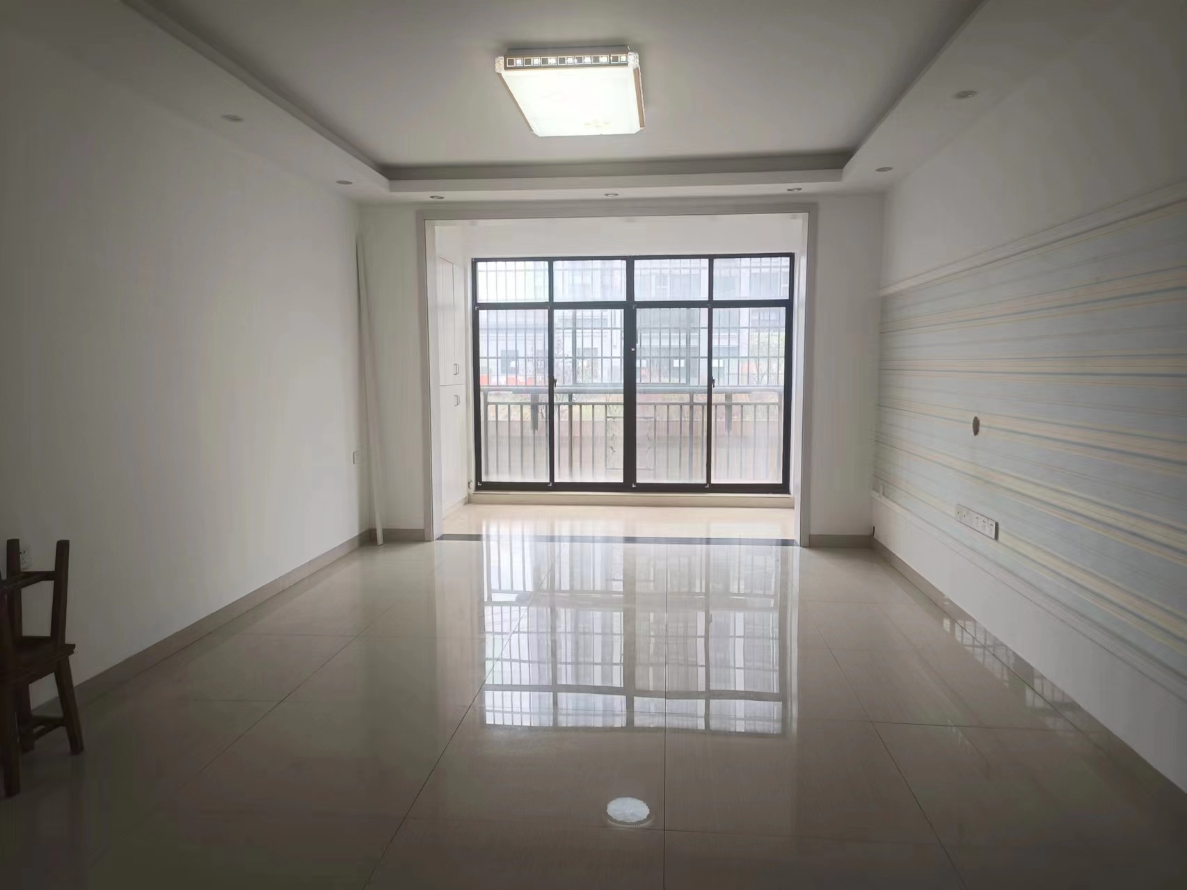 华雅花园  3室2厅1卫   52.80万 华雅花园  3室2厅1卫   52.80万客厅