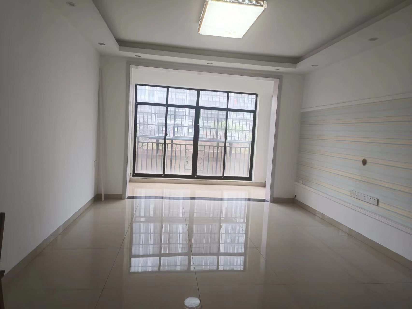 华雅花园  3室2厅1卫   52.80万 华雅花园  3室2厅1卫   52.80万客厅