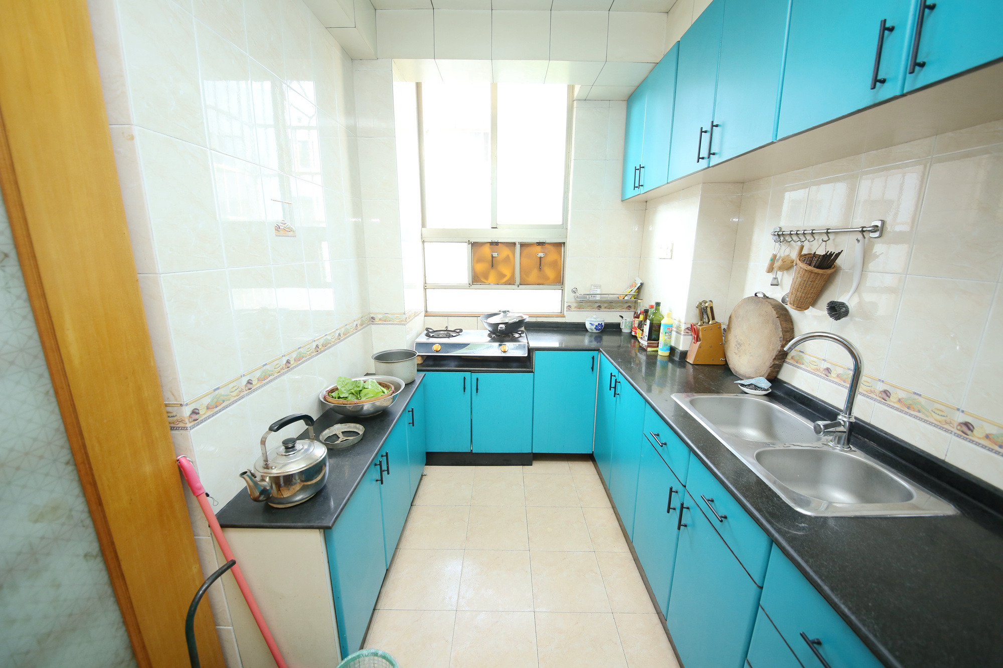 向韶村  3室2厅1卫    78.0万厨房