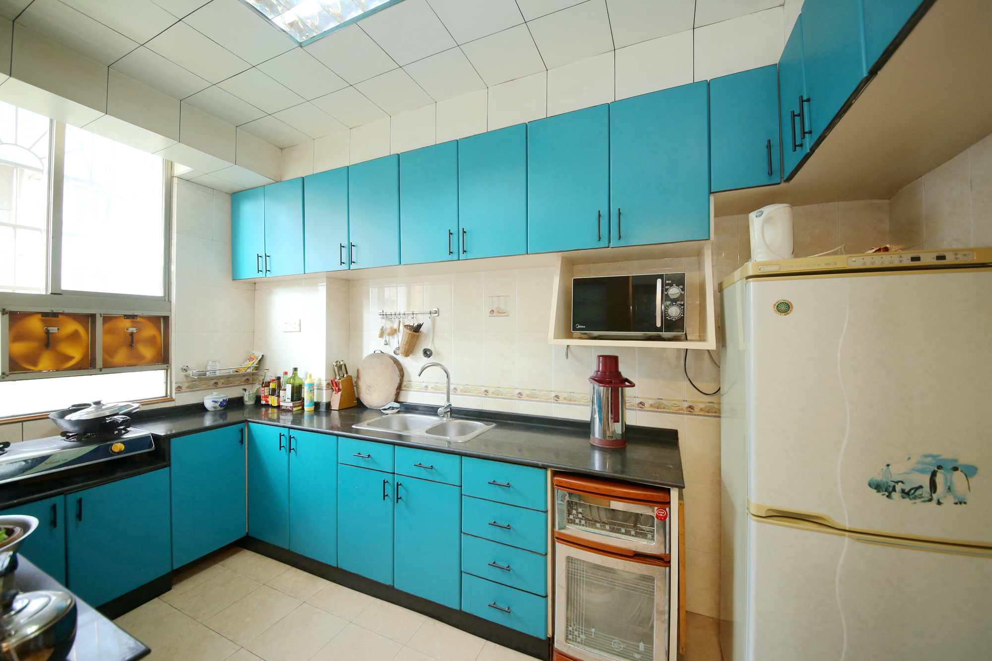 向韶村  3室2厅1卫    78.0万厨房