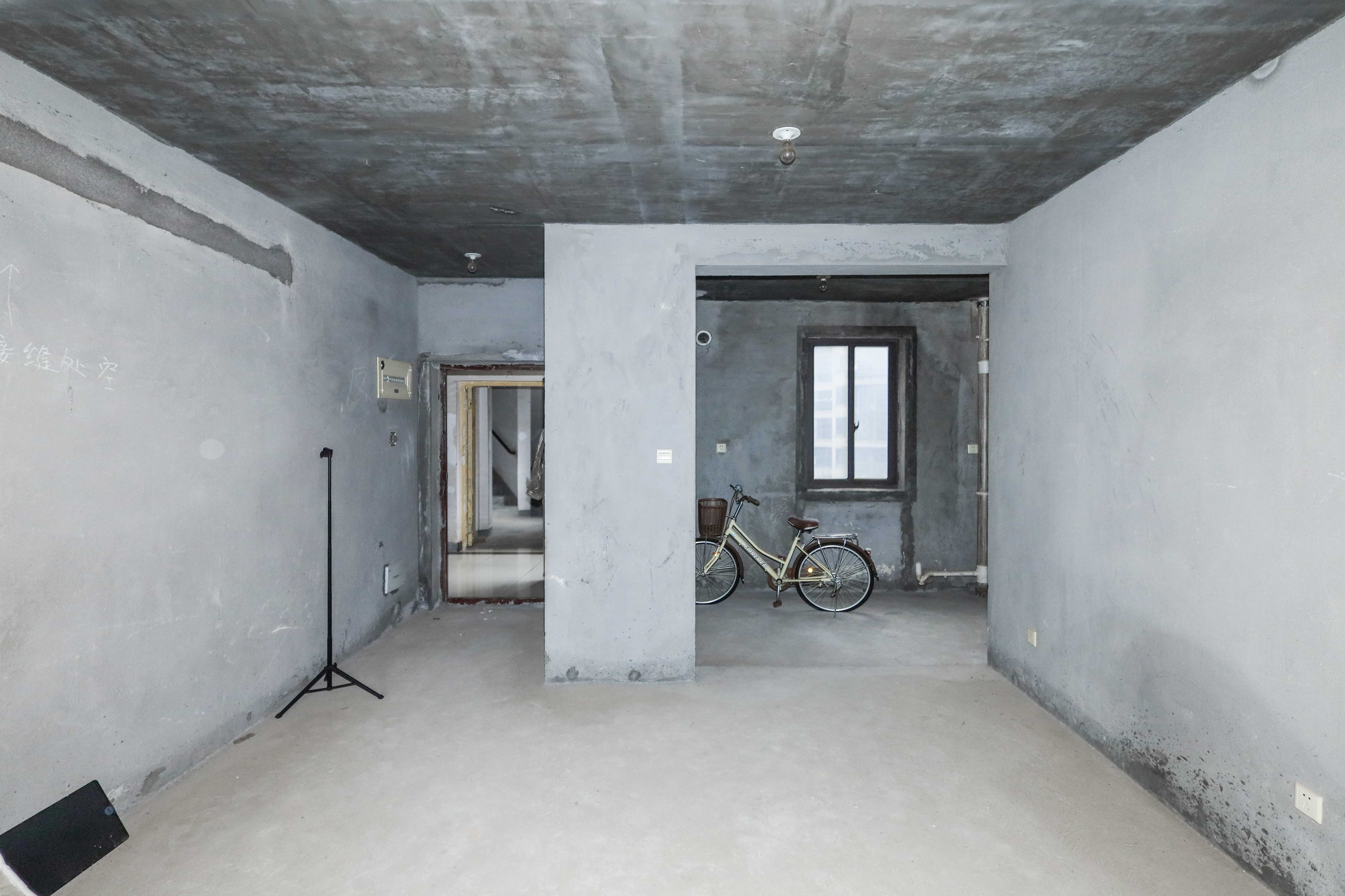 保利麓谷林语E区 4室2厅2卫 98.8万 保利麓谷林语E区 4室2厅2卫 98.8万客厅