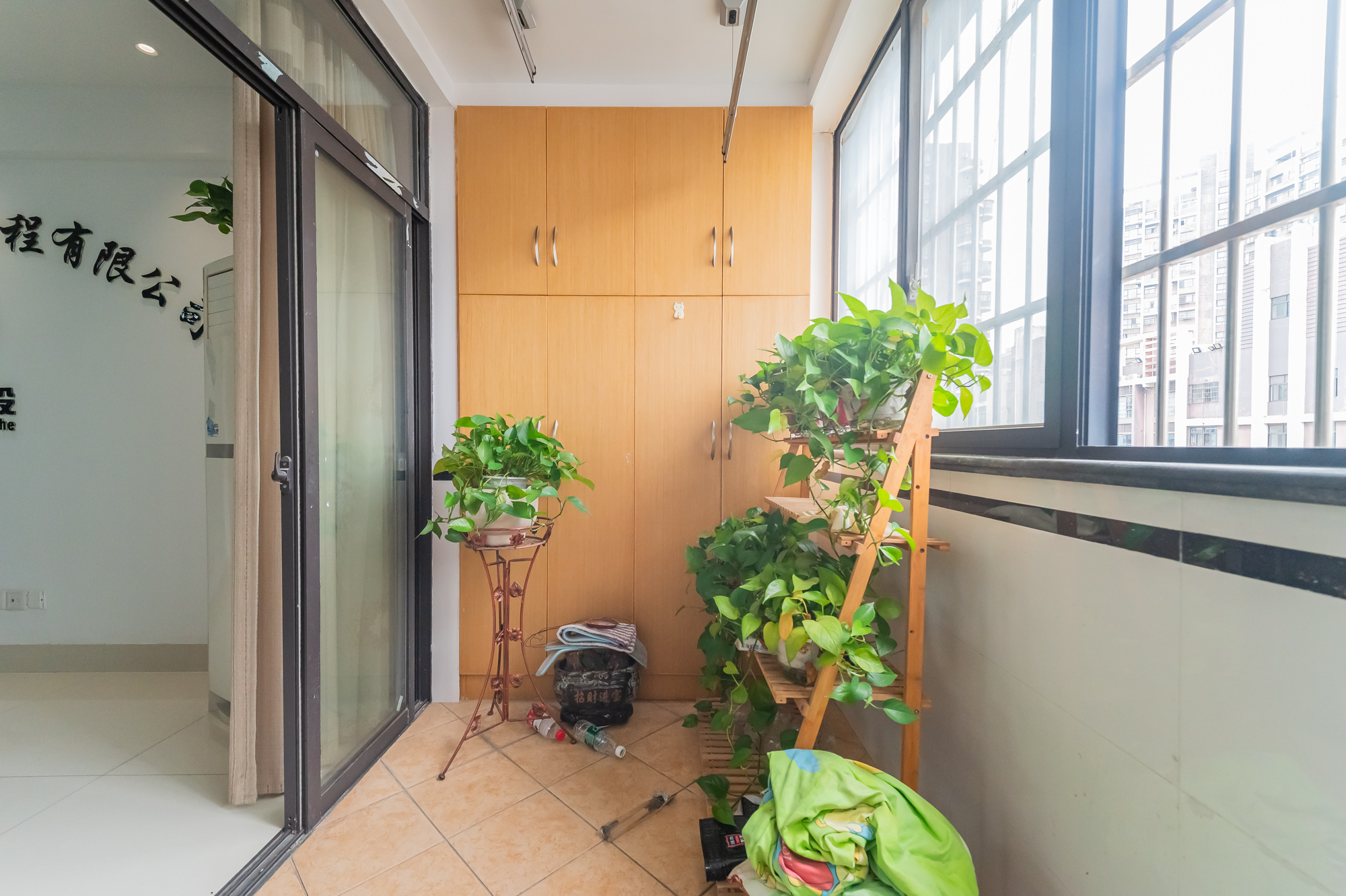 幸福里润城（幸福里二期）  3室2厅2卫   76.00万阳台