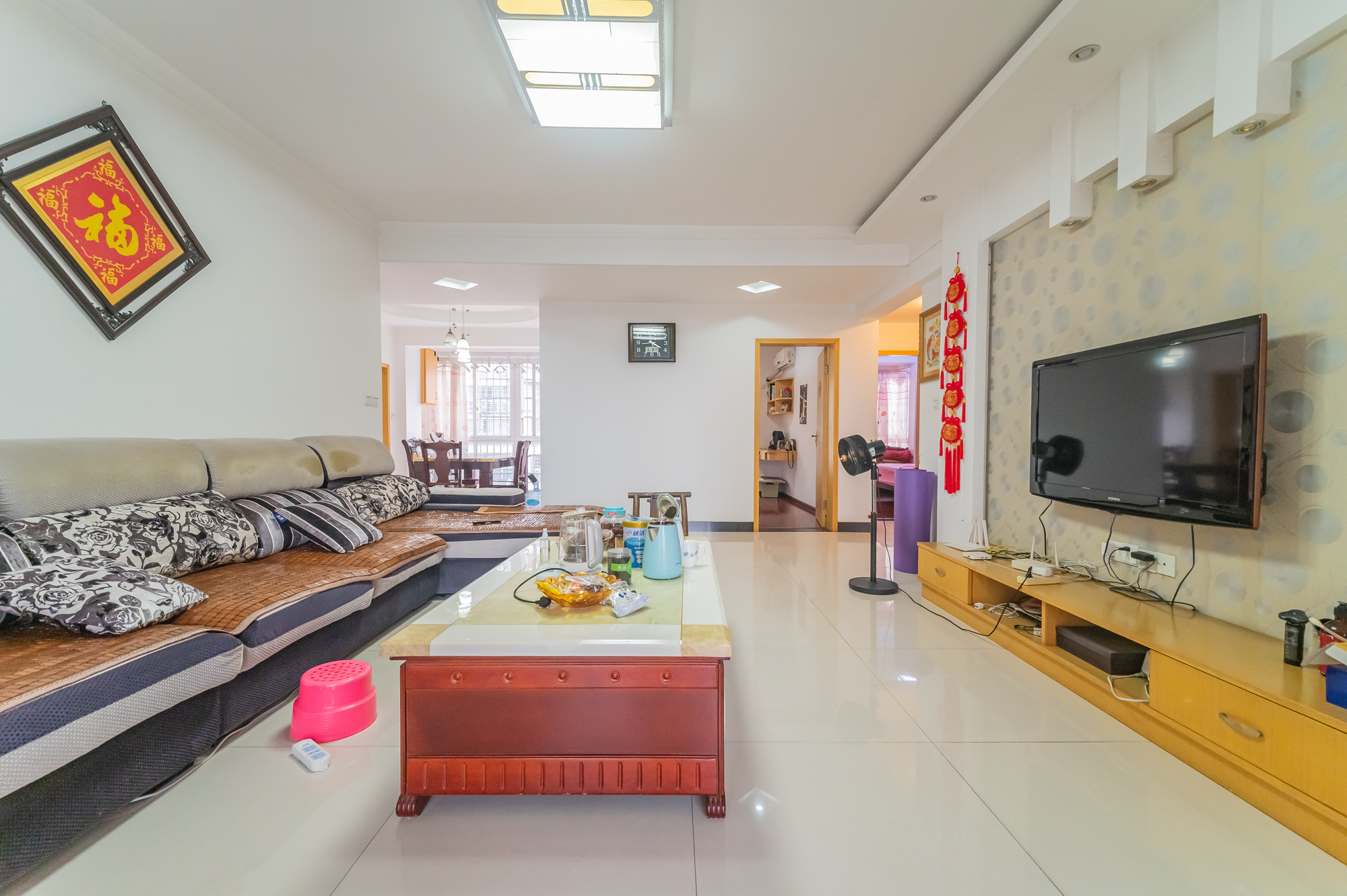 彩都公寓 3室2厅2卫 85.0万 彩都公寓 3室2厅2卫 85.0万客厅