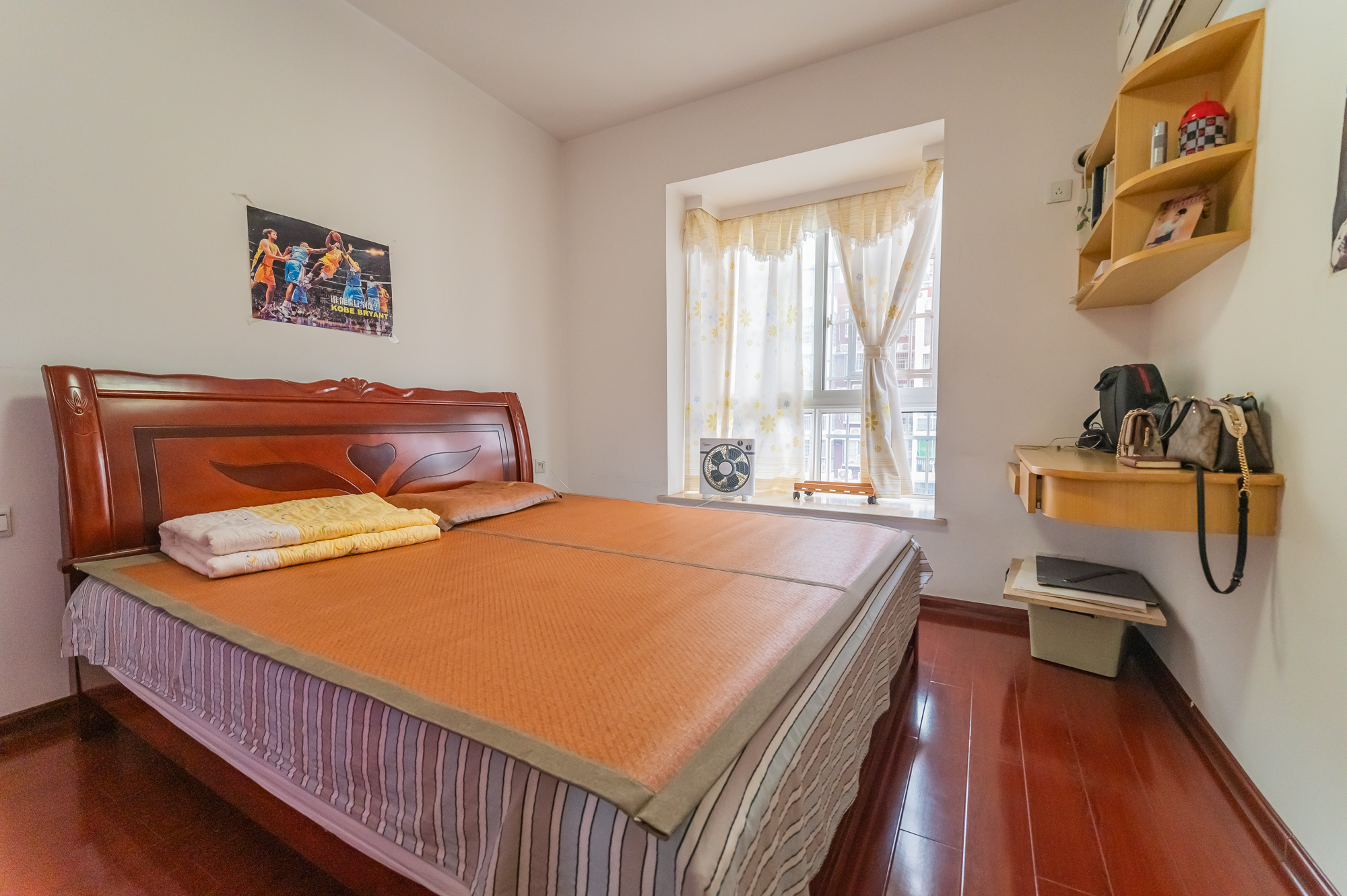 彩都公寓 3室2厅2卫 85.0万 彩都公寓 3室2厅2卫 85.0万卧室