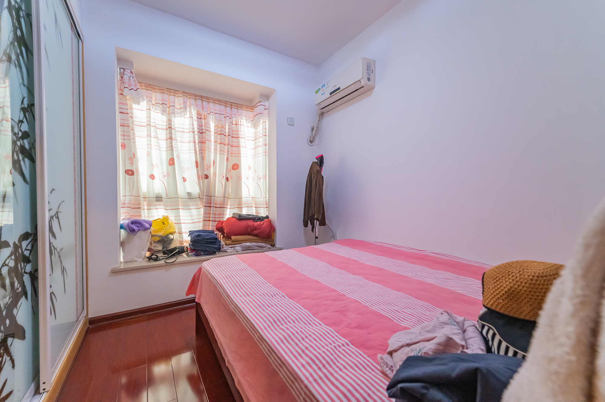 彩都公寓 3室2厅2卫 85.0万 彩都公寓 3室2厅2卫 85.0万卧室