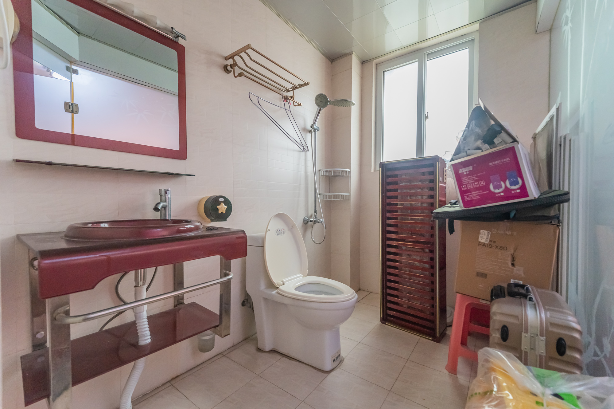 彩都公寓 3室2厅2卫 85.0万 彩都公寓 3室2厅2卫 85.0万卫生间