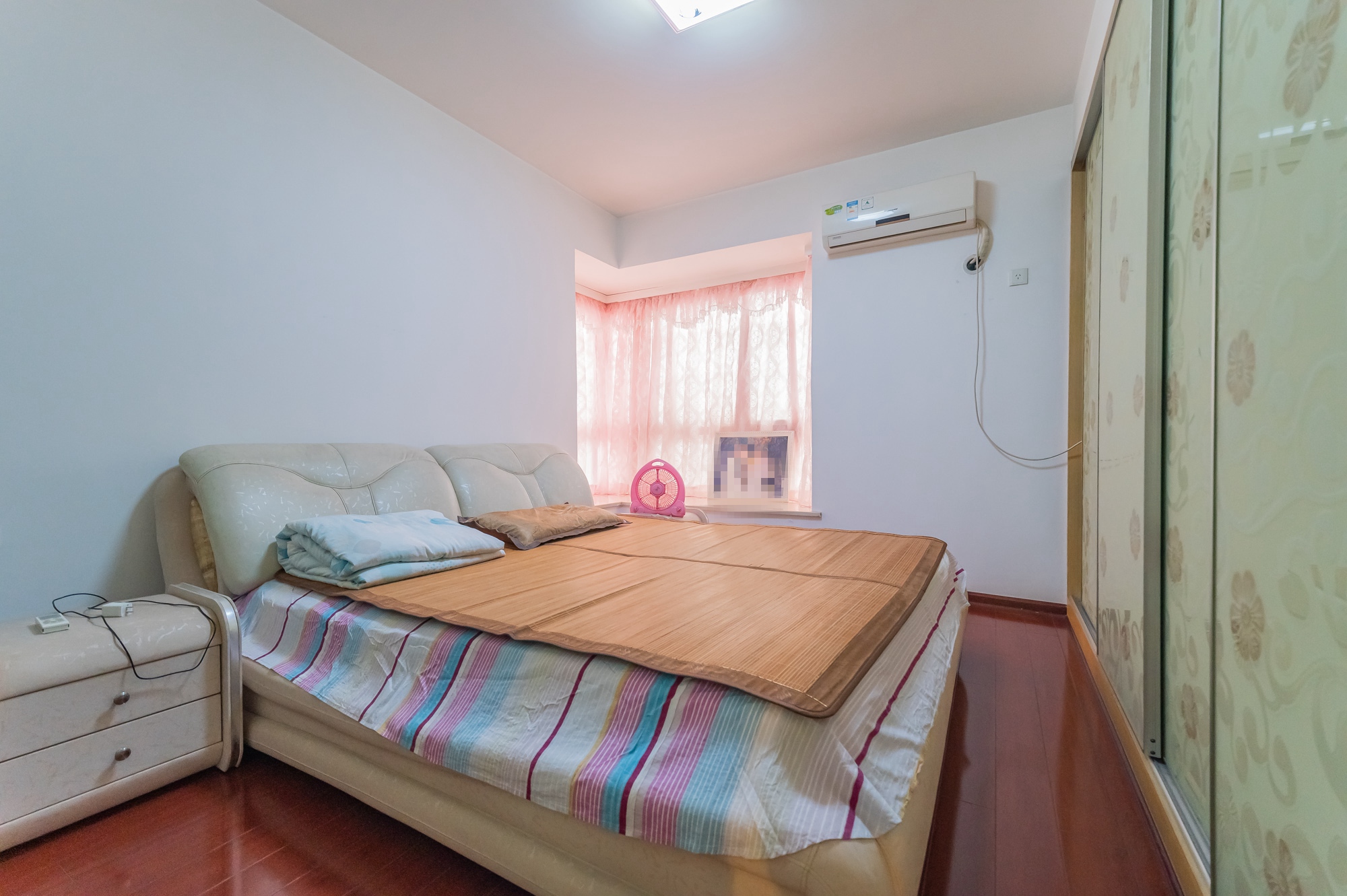 彩都公寓 3室2厅2卫 85.0万 彩都公寓 3室2厅2卫 85.0万卧室