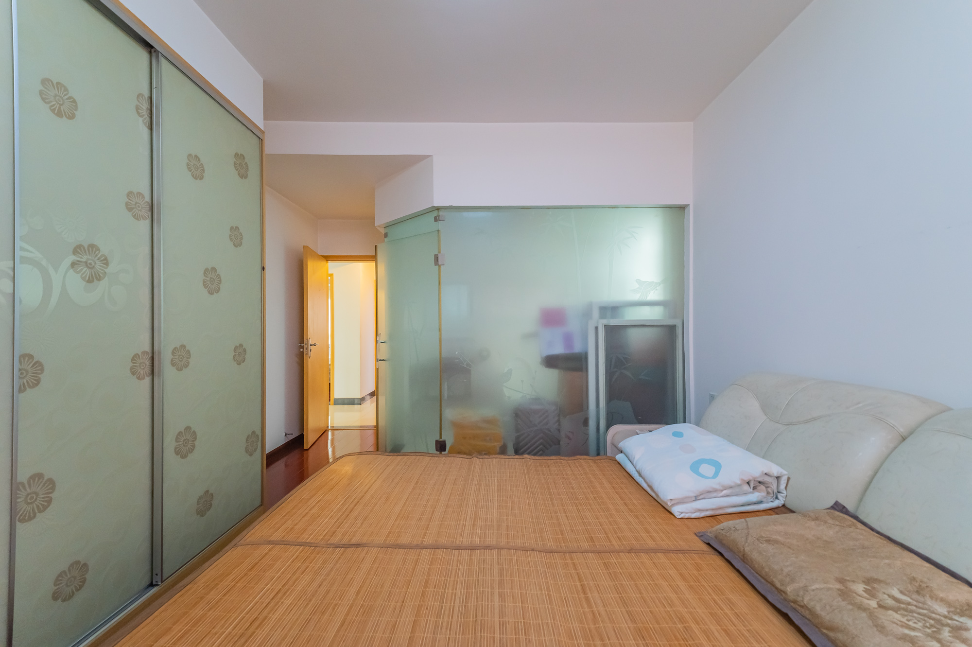 彩都公寓 3室2厅2卫 85.0万 彩都公寓 3室2厅2卫 85.0万卧室