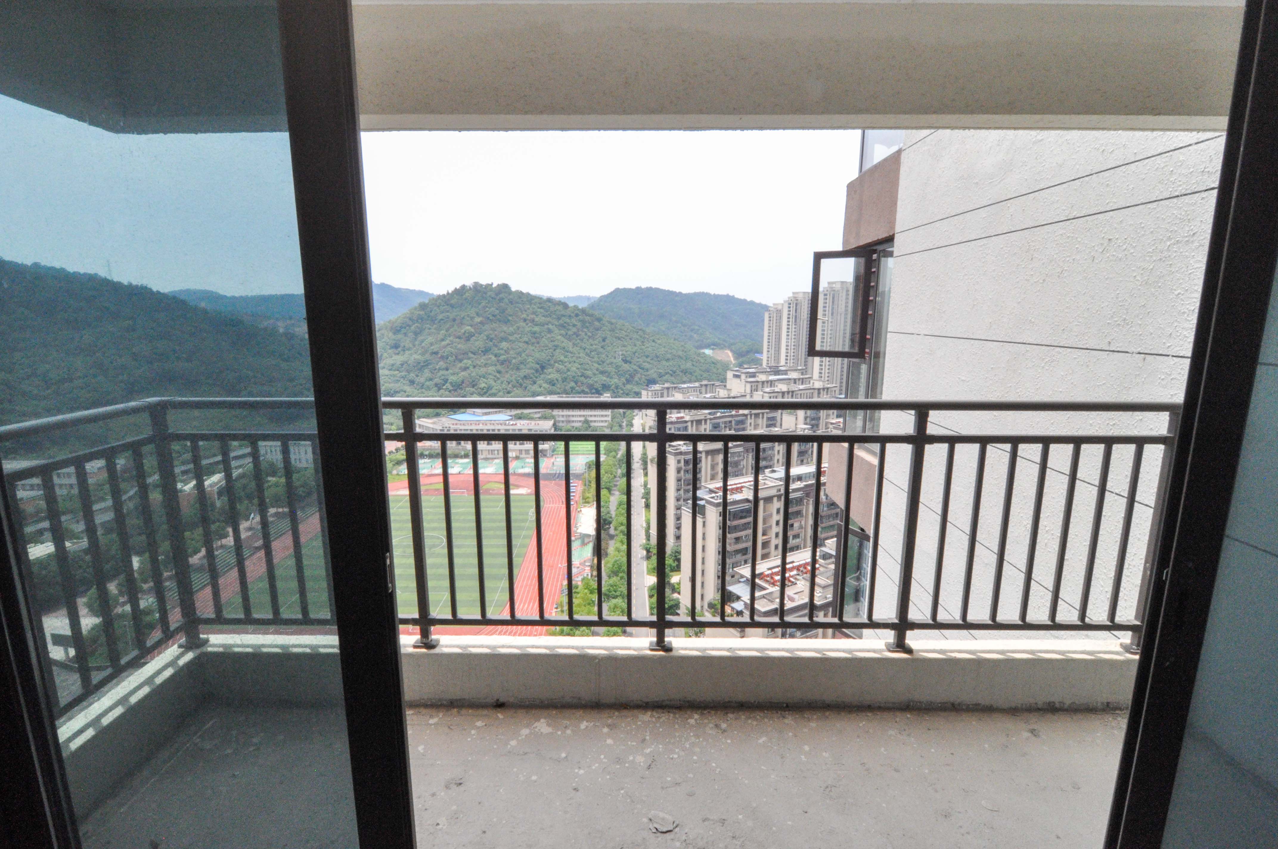 佳兆业云顶梅溪湖（佳兆业梅溪荟）  4室2厅2卫    240.0万其他