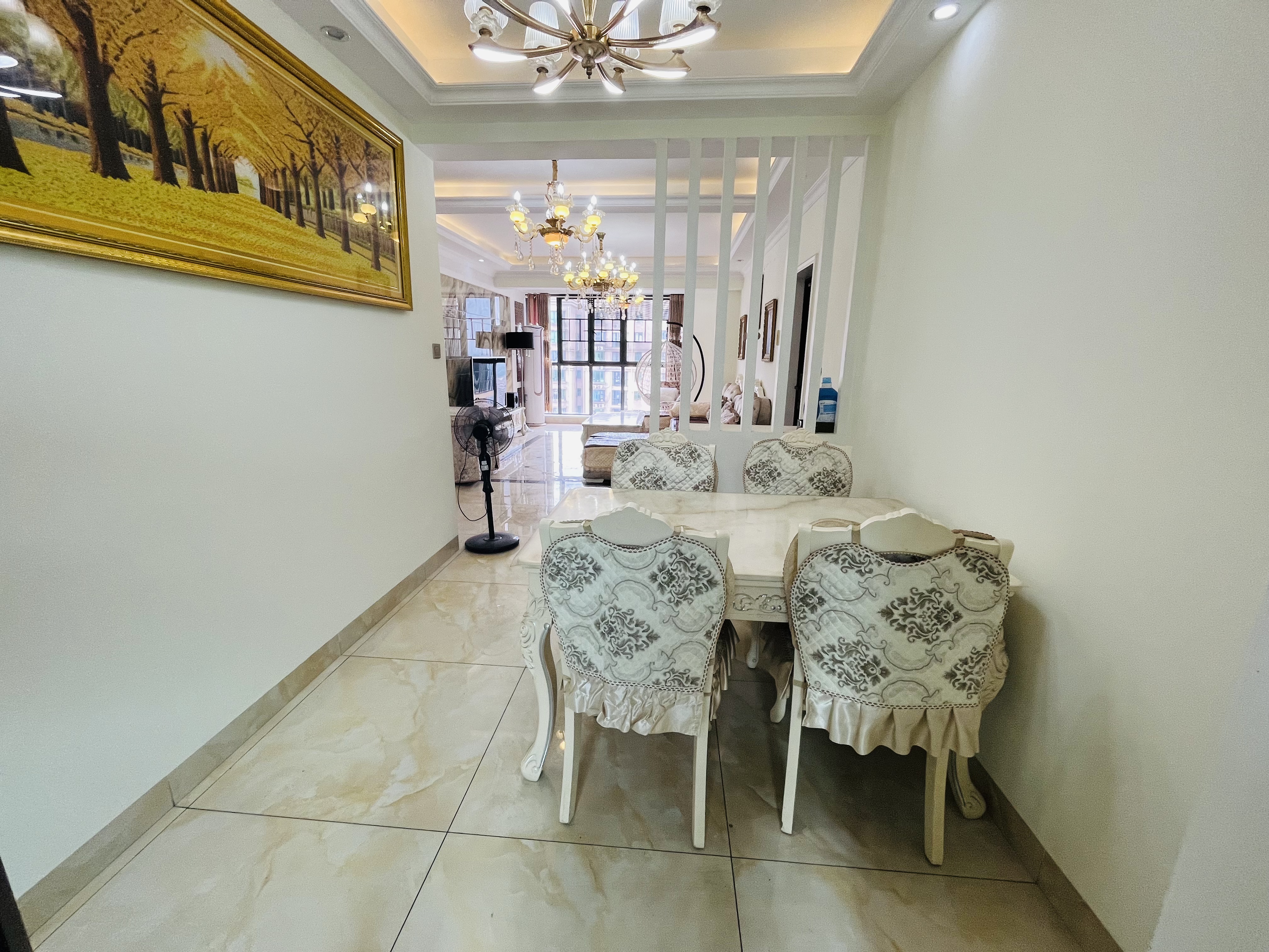 莱茵城 4室2厅2卫 89.0万 莱茵城 4室2厅2卫 89.0万客厅