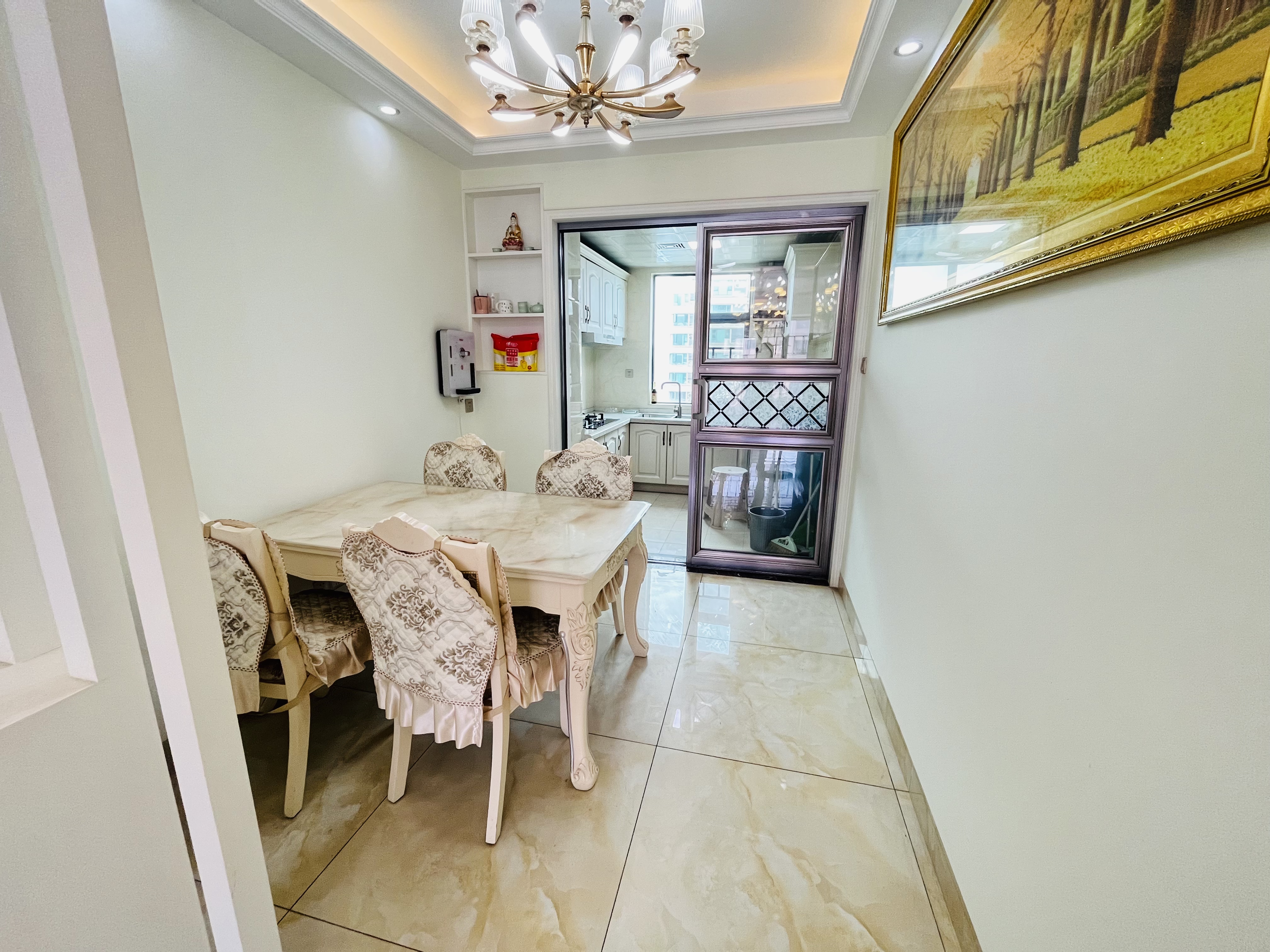 莱茵城 4室2厅2卫 89.0万 莱茵城 4室2厅2卫 89.0万客厅