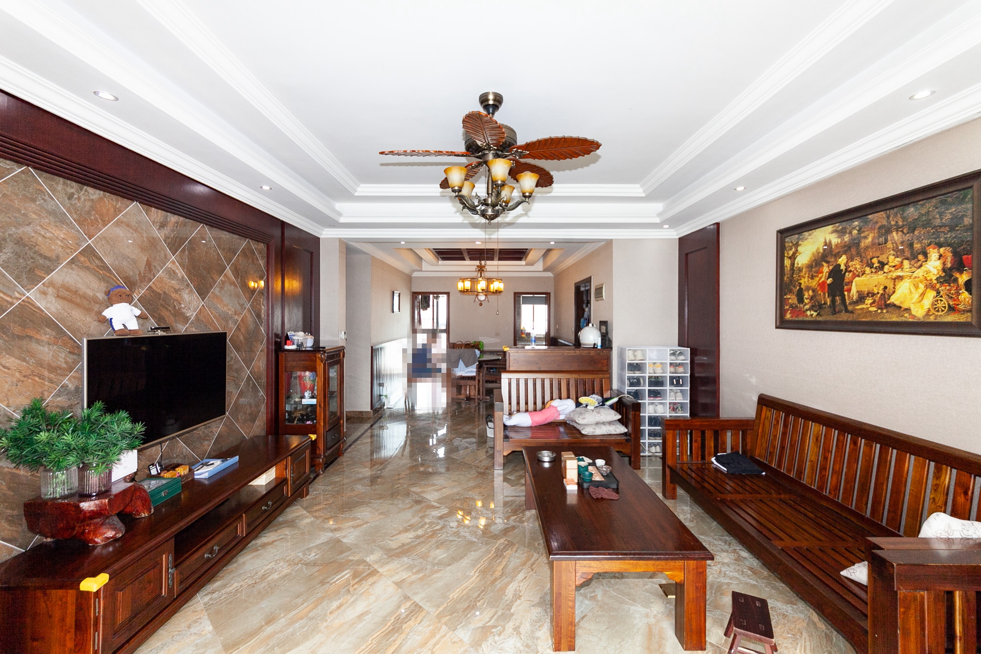 双盈卧龙湾  4室2厅2卫    130.0万 双盈卧龙湾  4室2厅2卫    130.0万客厅