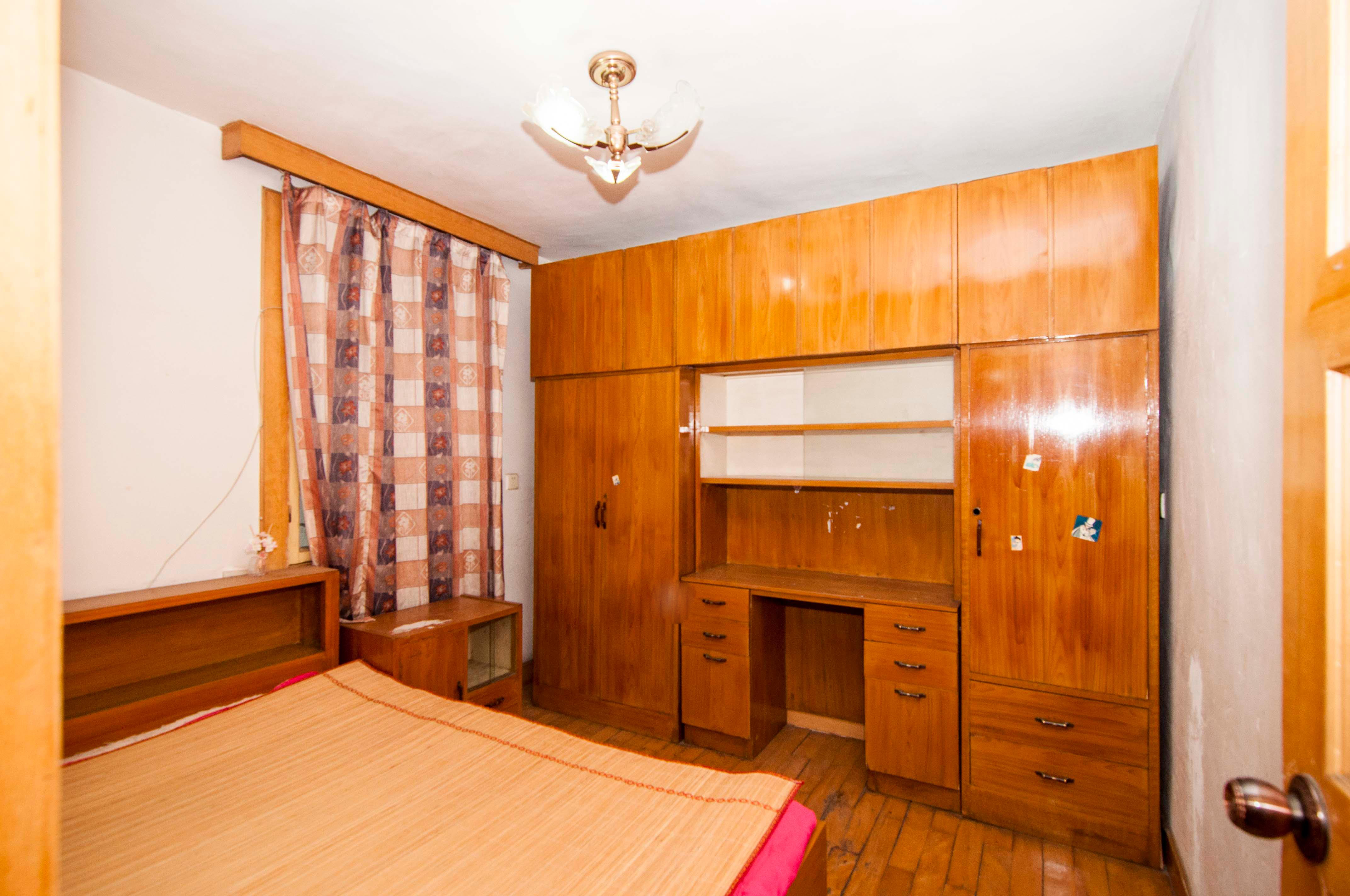 向东南社区  3室2厅1卫    35.8万 向东南社区  3室2厅1卫    35.8万卧室