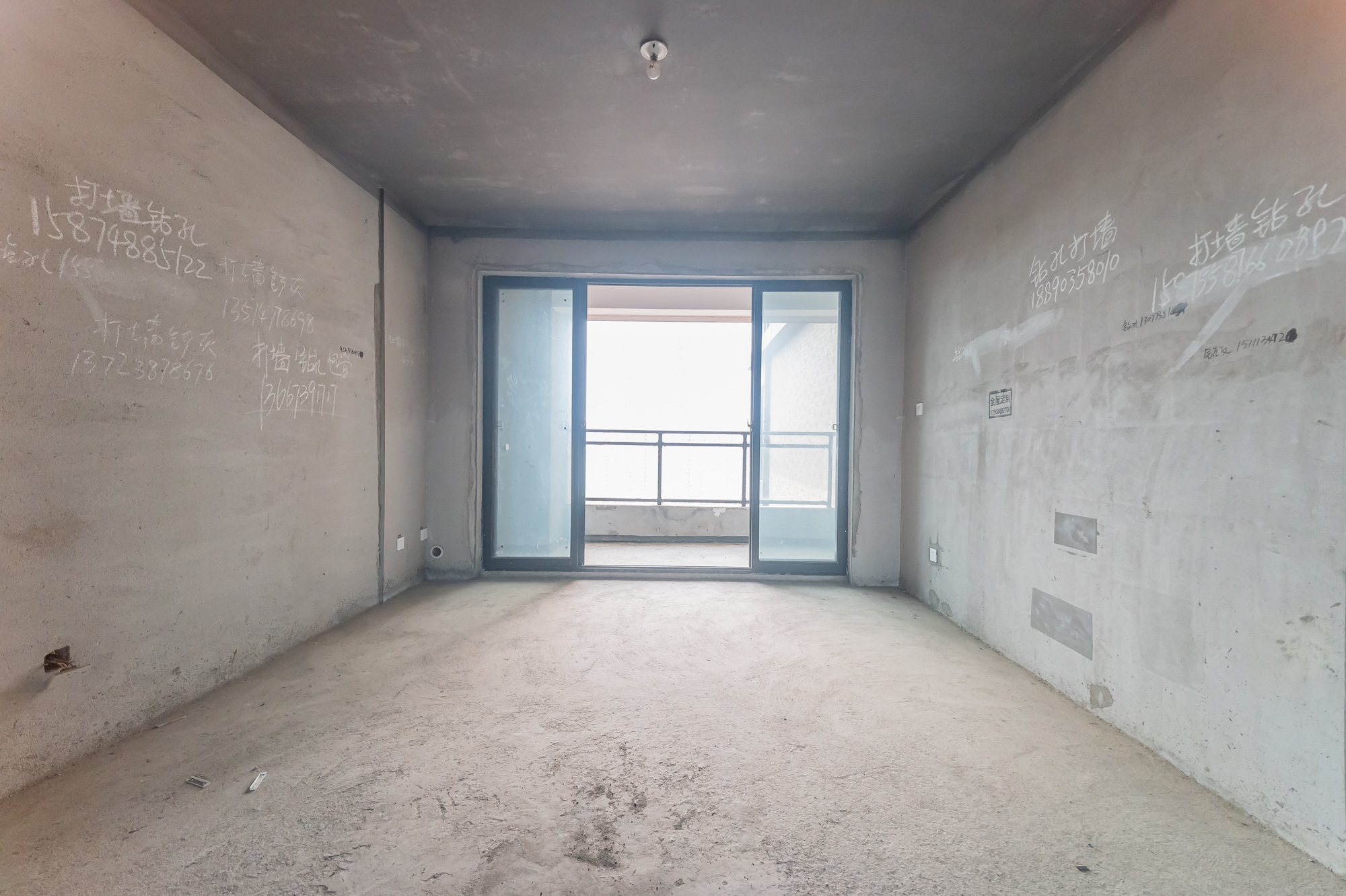 未来漫城 4室2厅2卫 92.0万 未来漫城 4室2厅2卫 92.0万客厅