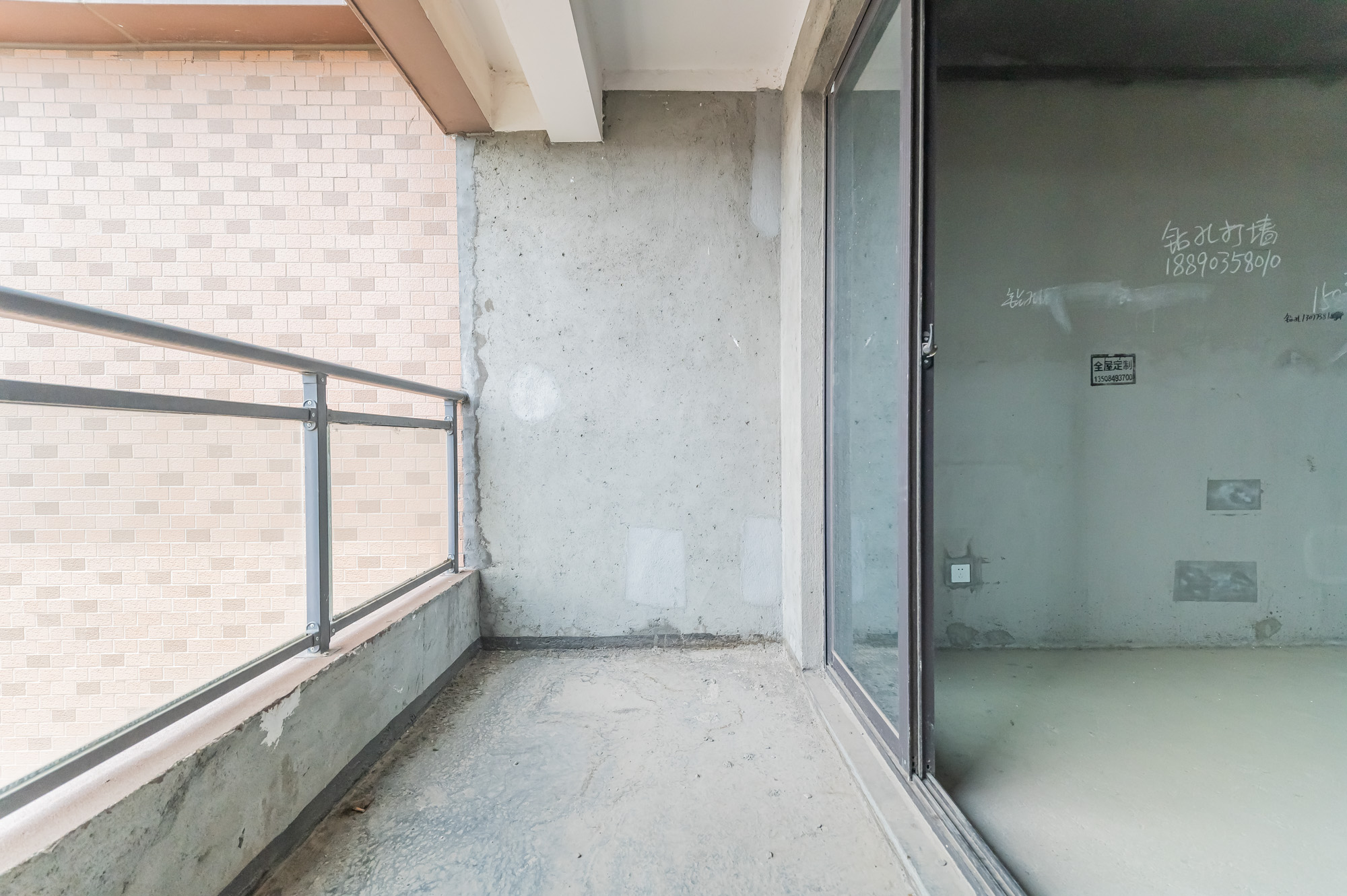 未来漫城 4室2厅2卫 92.0万 未来漫城 4室2厅2卫 92.0万阳台