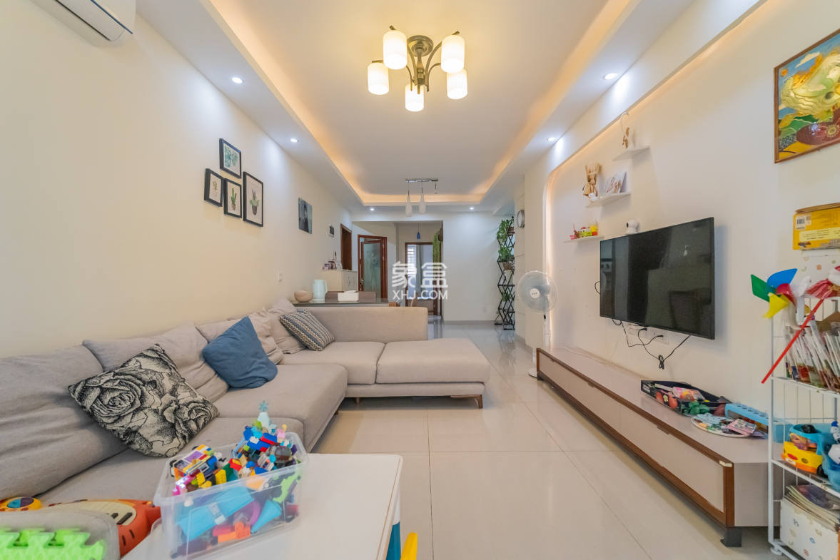 MOMA当代广场 3室2厅1卫 88.00万 MOMA当代广场 3室2厅1卫 88.00万客厅