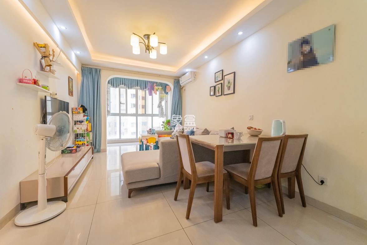 MOMA当代广场 3室2厅1卫 88.00万 MOMA当代广场 3室2厅1卫 88.00万客厅