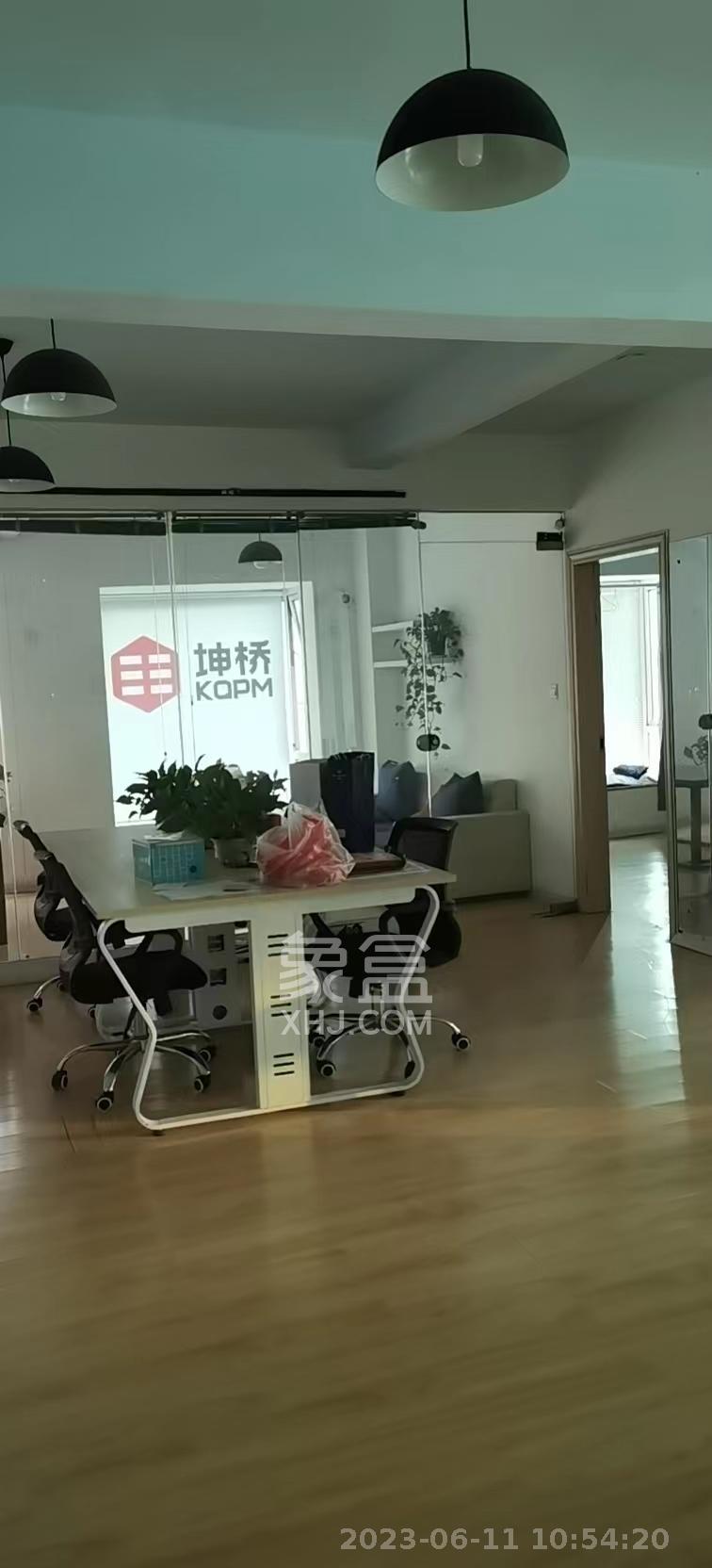 佳天国际新城  3室2厅2卫   4200.00元/月室内图