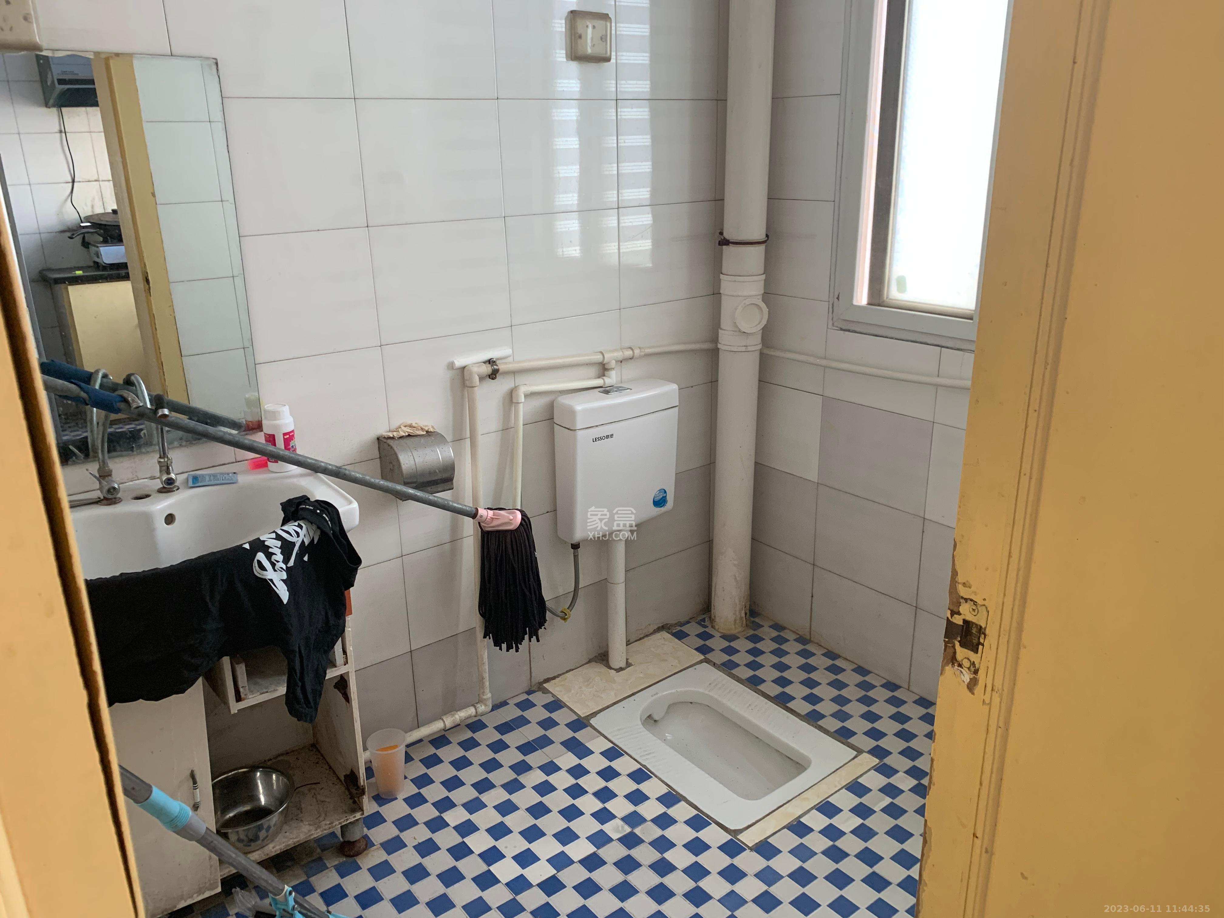 莲城商业街C栋  3室2厅2卫   1800.00元/月室内图