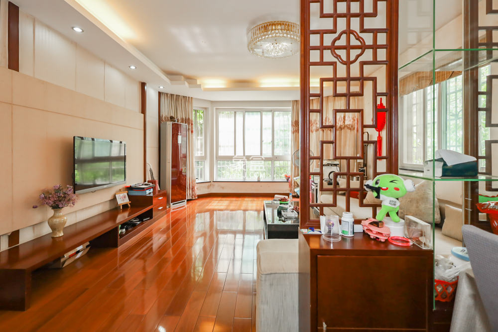 长房西郡  4室2厅2卫   108.00万