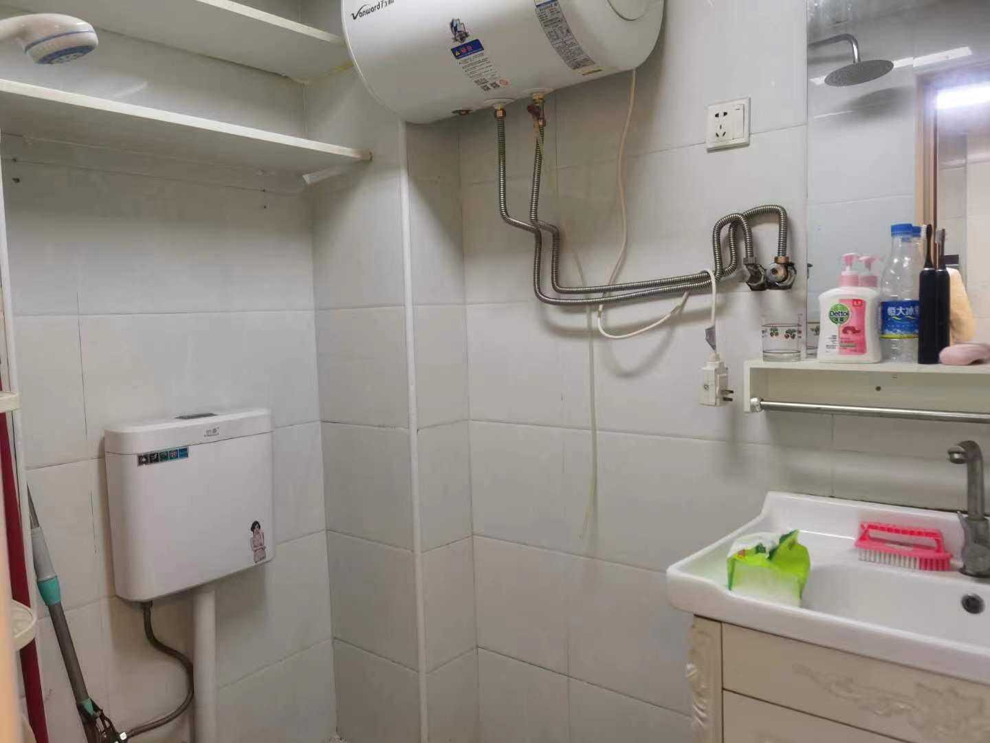 步行街大厦 1室1厅1卫 28.8万 步行街大厦 1室1厅1卫 28.8万客厅