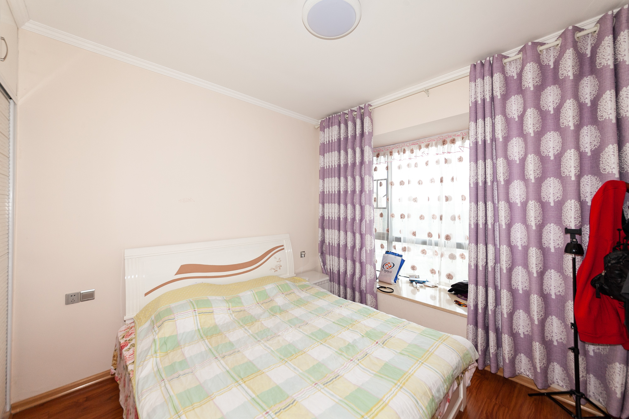 珠江东方明珠（新地东方明珠）三期  2室2厅1卫    78.0万卧室