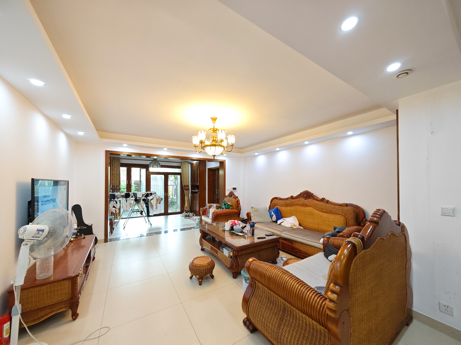 奥林匹克花园 4室2厅2卫 218.0万 奥林匹克花园 4室2厅2卫 218.0万客厅