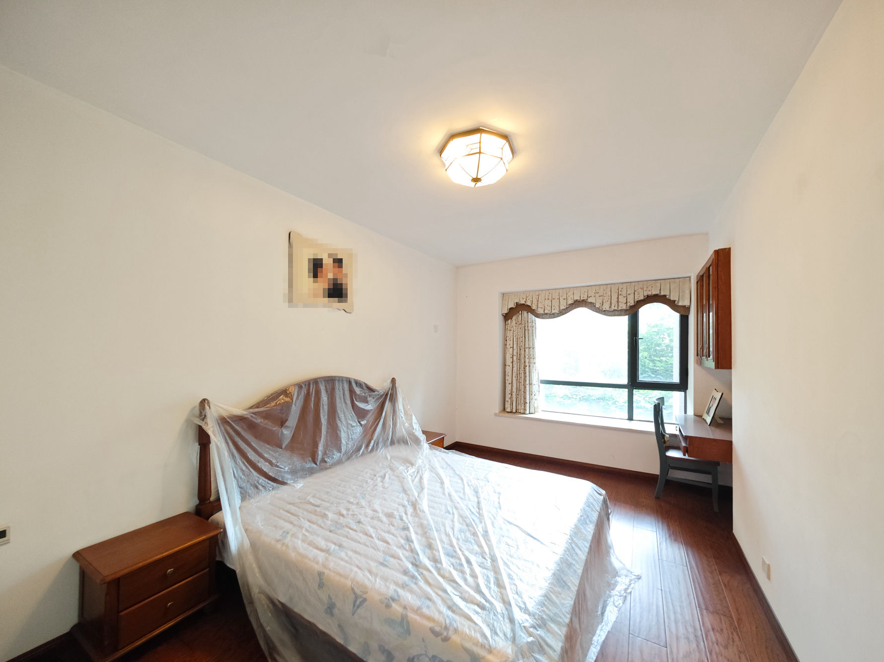 奥林匹克花园 4室2厅2卫 218.0万 奥林匹克花园 4室2厅2卫 218.0万卧室