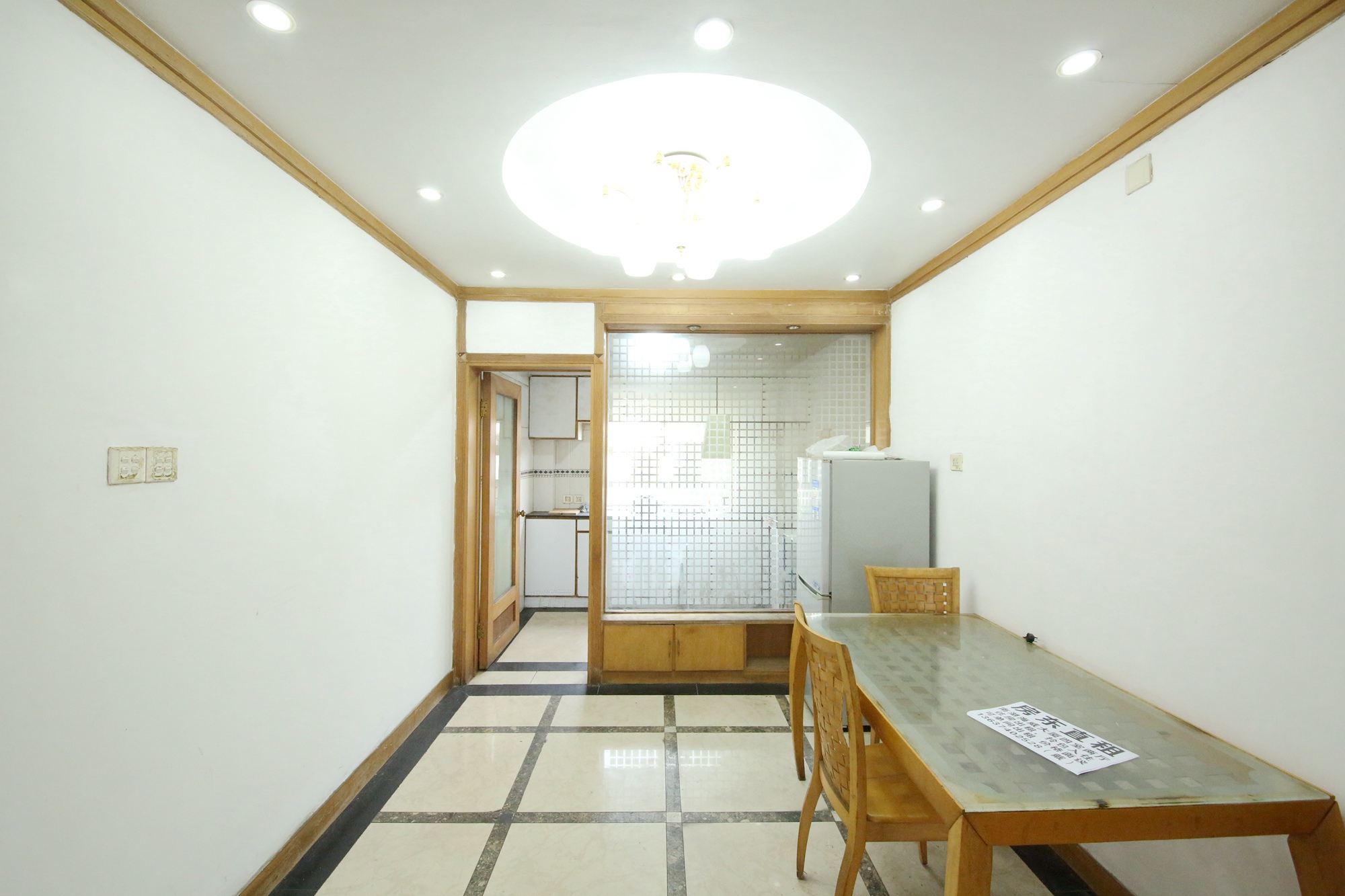 海威大厦  4室2厅2卫   99.80万客厅
