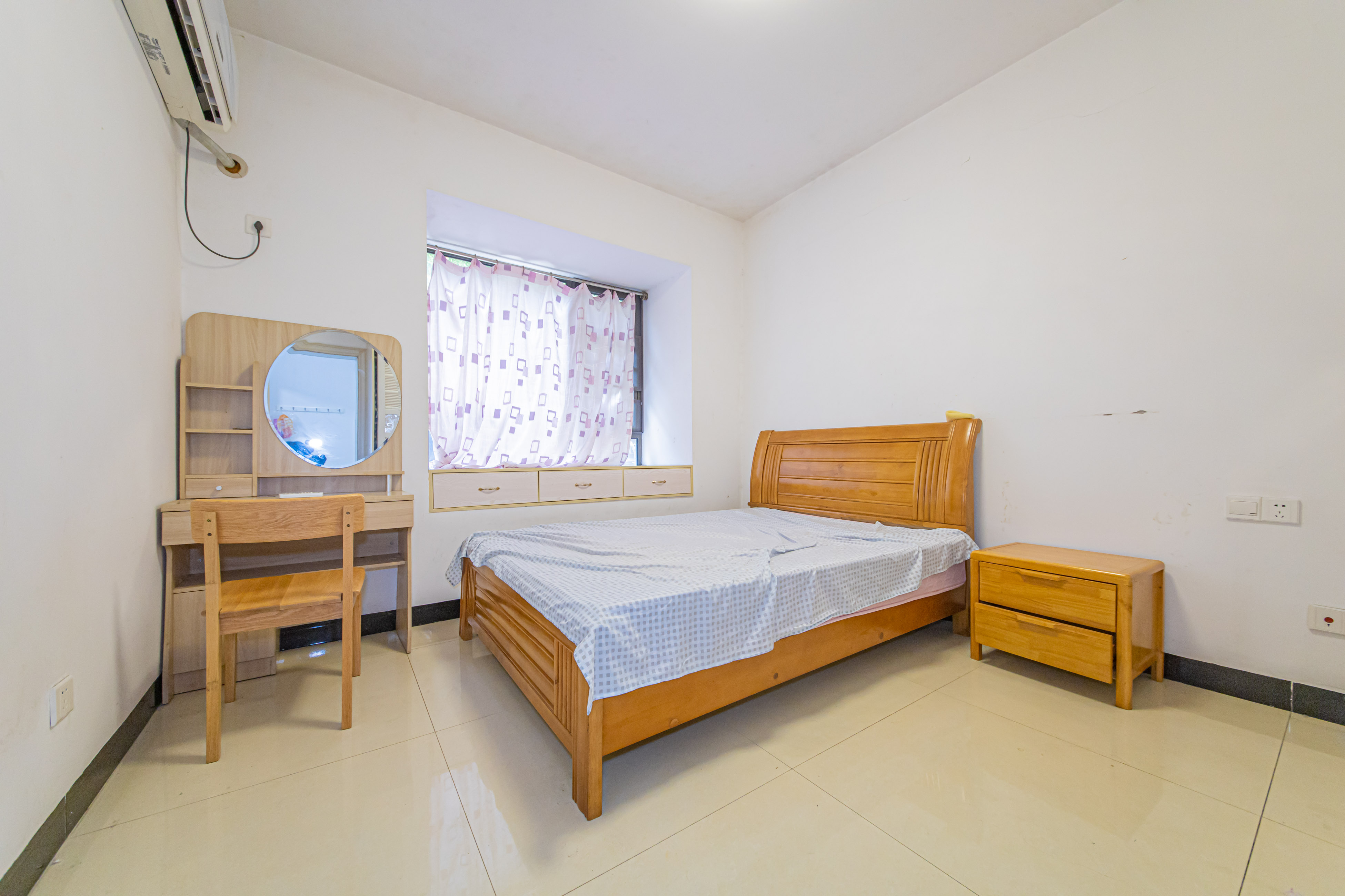 绿地公馆（绿地名邸）  3室2厅1卫    111.0万卧室