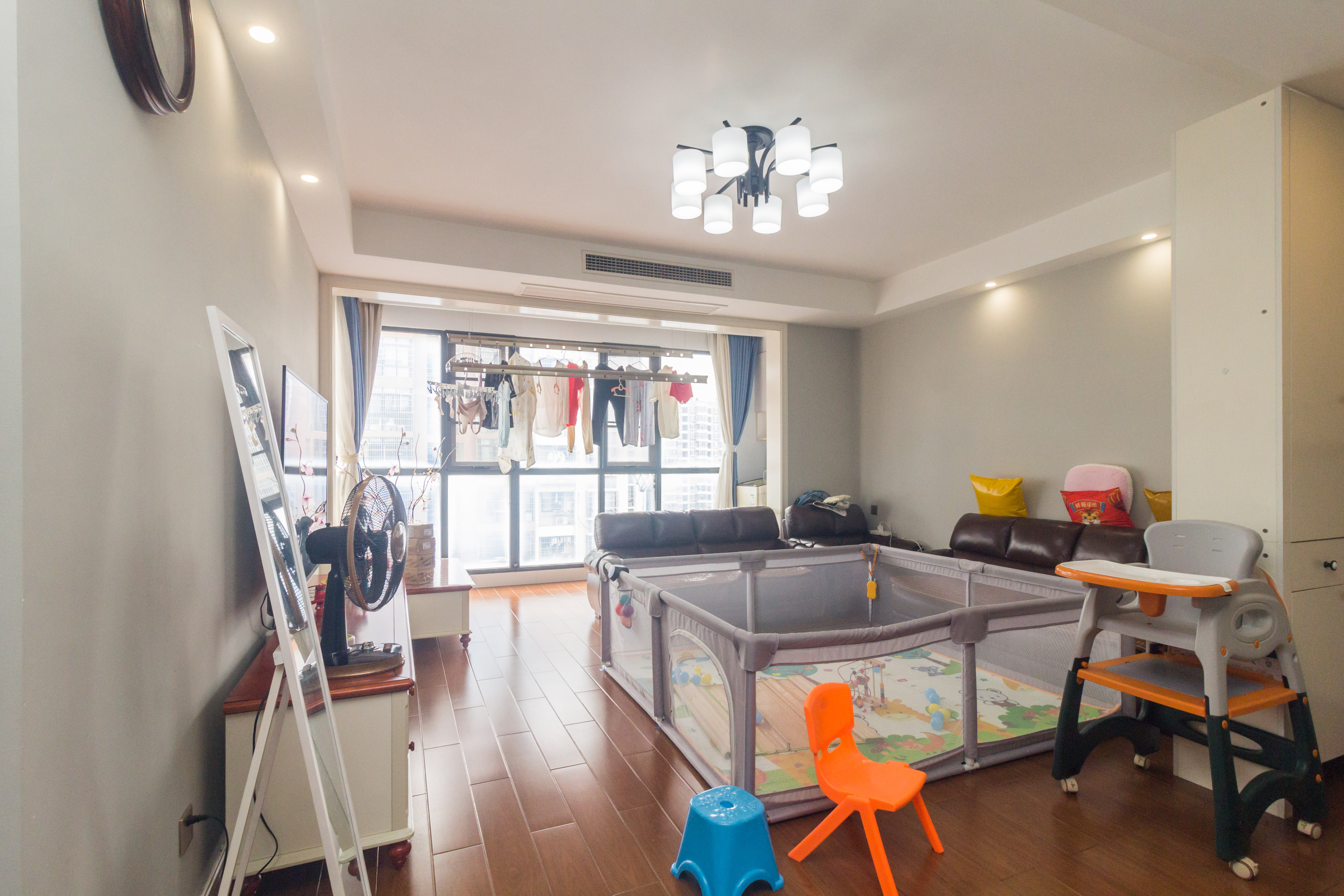 楚天世纪城东苑 4室2厅2卫 79.8万 楚天世纪城东苑 4室2厅2卫 79.8万客厅