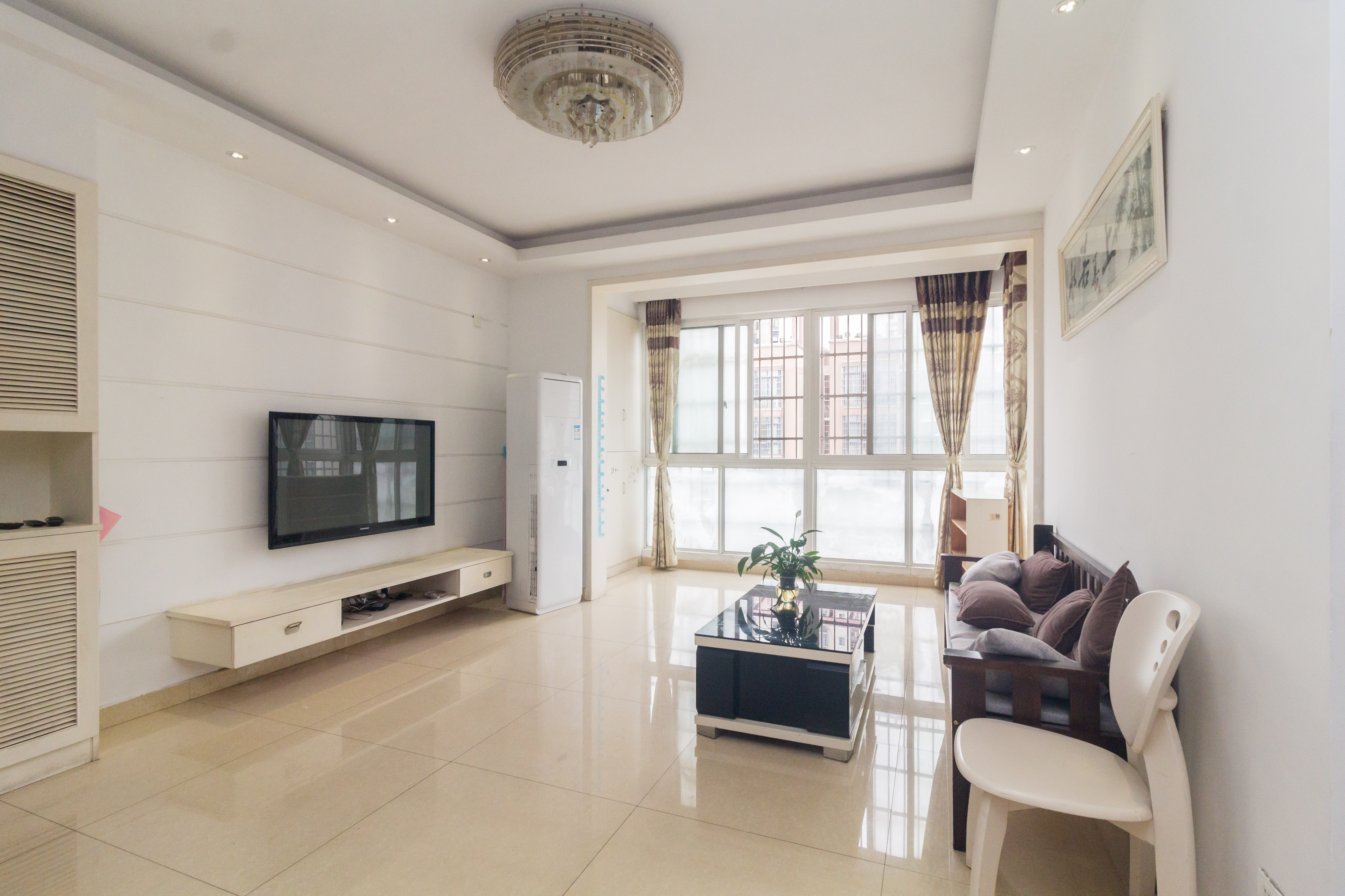 楚天世纪城东苑  3室2厅1卫   53.00万 楚天世纪城东苑  3室2厅1卫   53.00万客厅