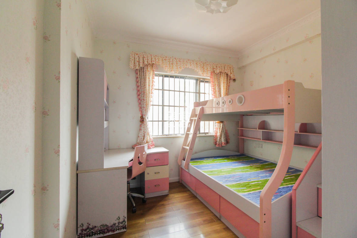 上海城小区  4室2厅1卫   128.10万卧室