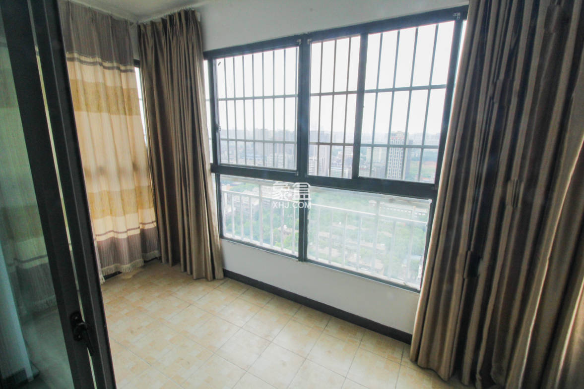 上海城小区  4室2厅1卫   128.10万阳台