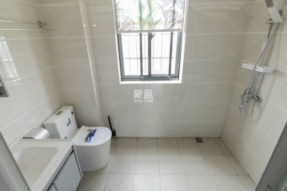 上海城小区  4室2厅1卫   128.10万卫生间
