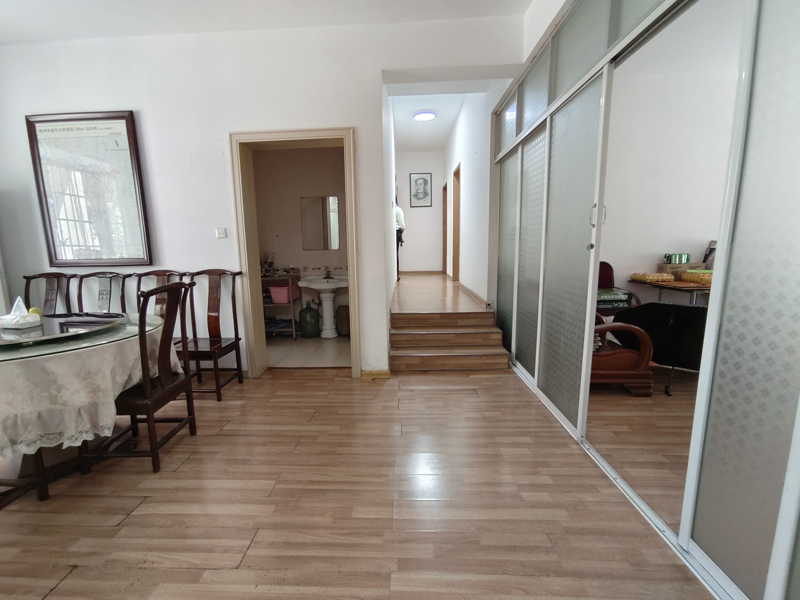 欣佳花园 5室2厅2卫 90.0万 欣佳花园 5室2厅2卫 90.0万室内图