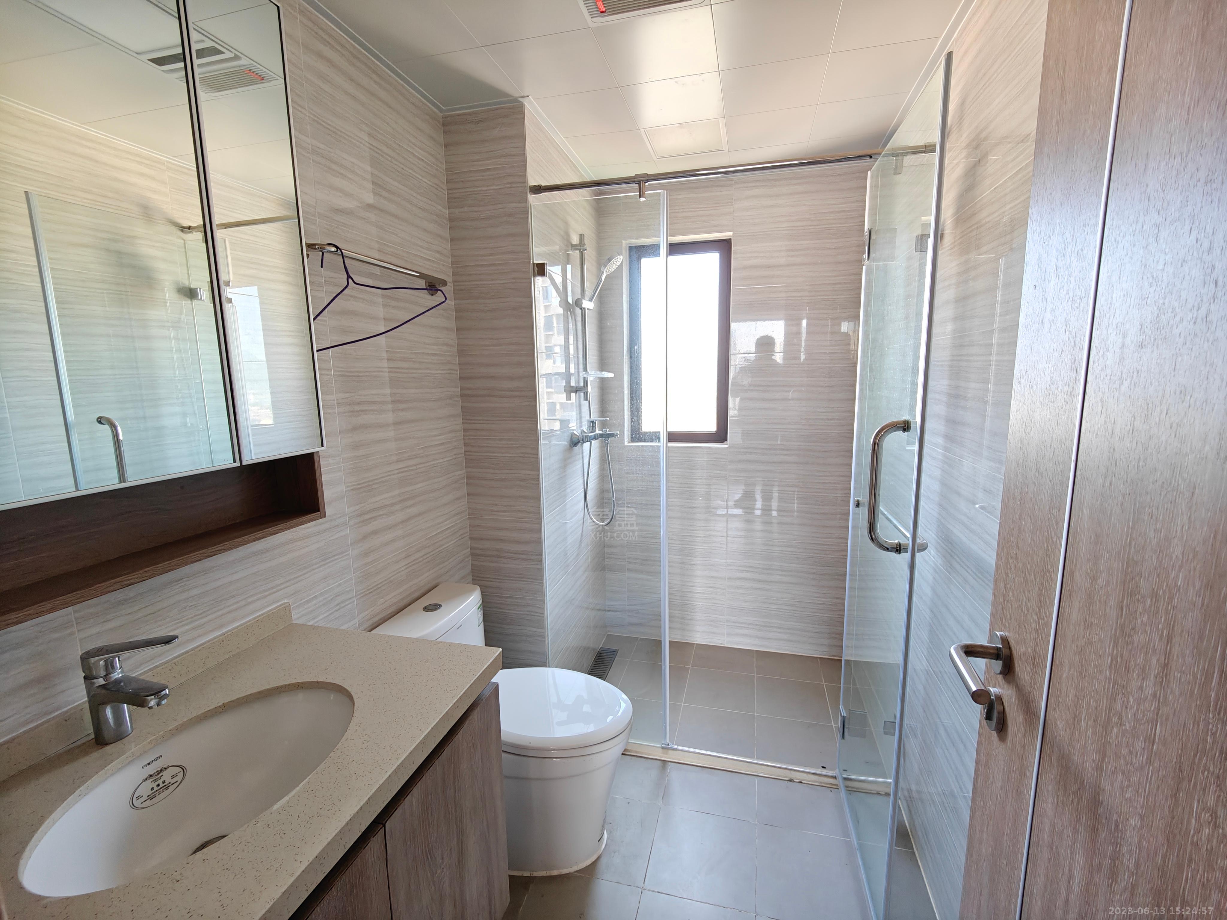 蓝溪谷 3室2厅2卫 1900.0元/月 蓝溪谷 3室2厅2卫 1900.0元/月室内图