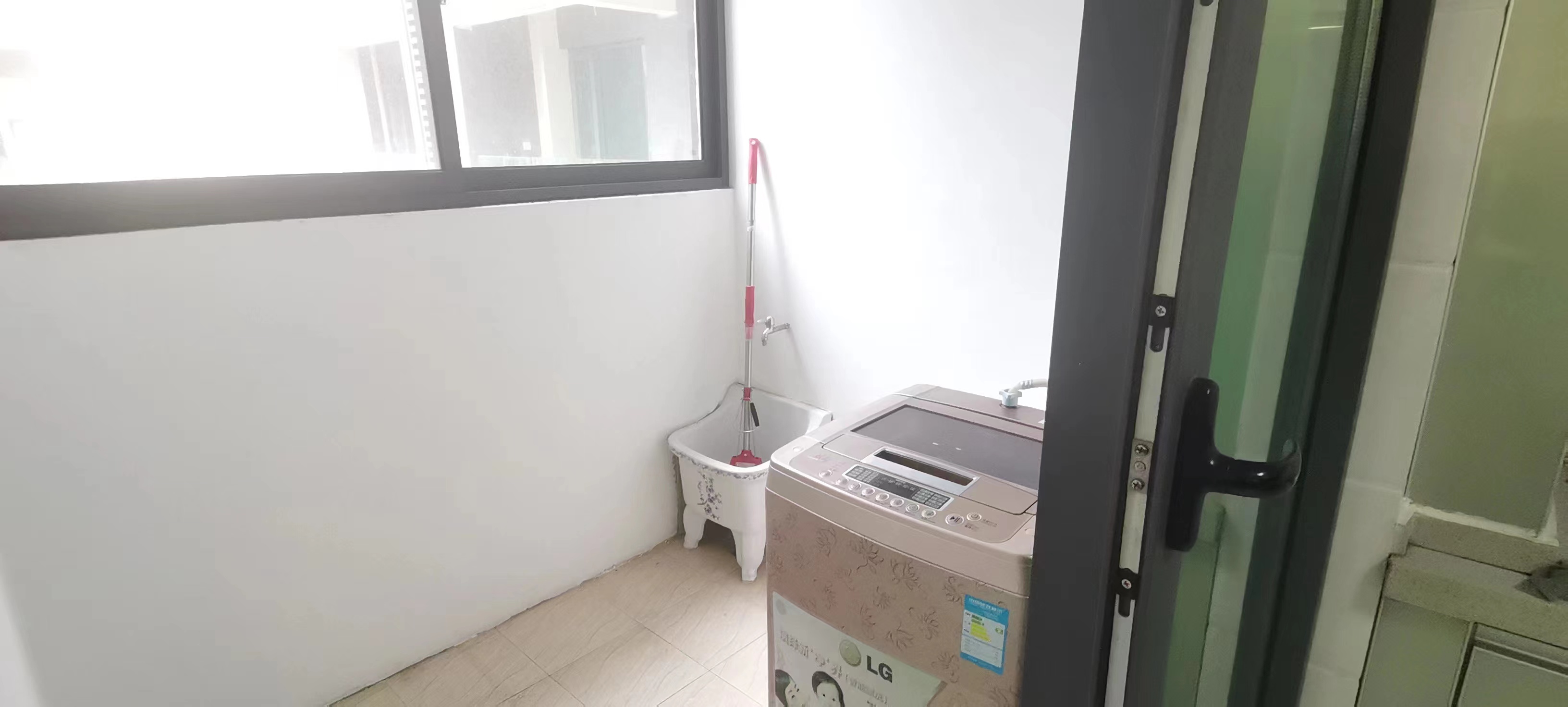 中天会展城B区  2室2厅1卫   2500.00元/月室内图