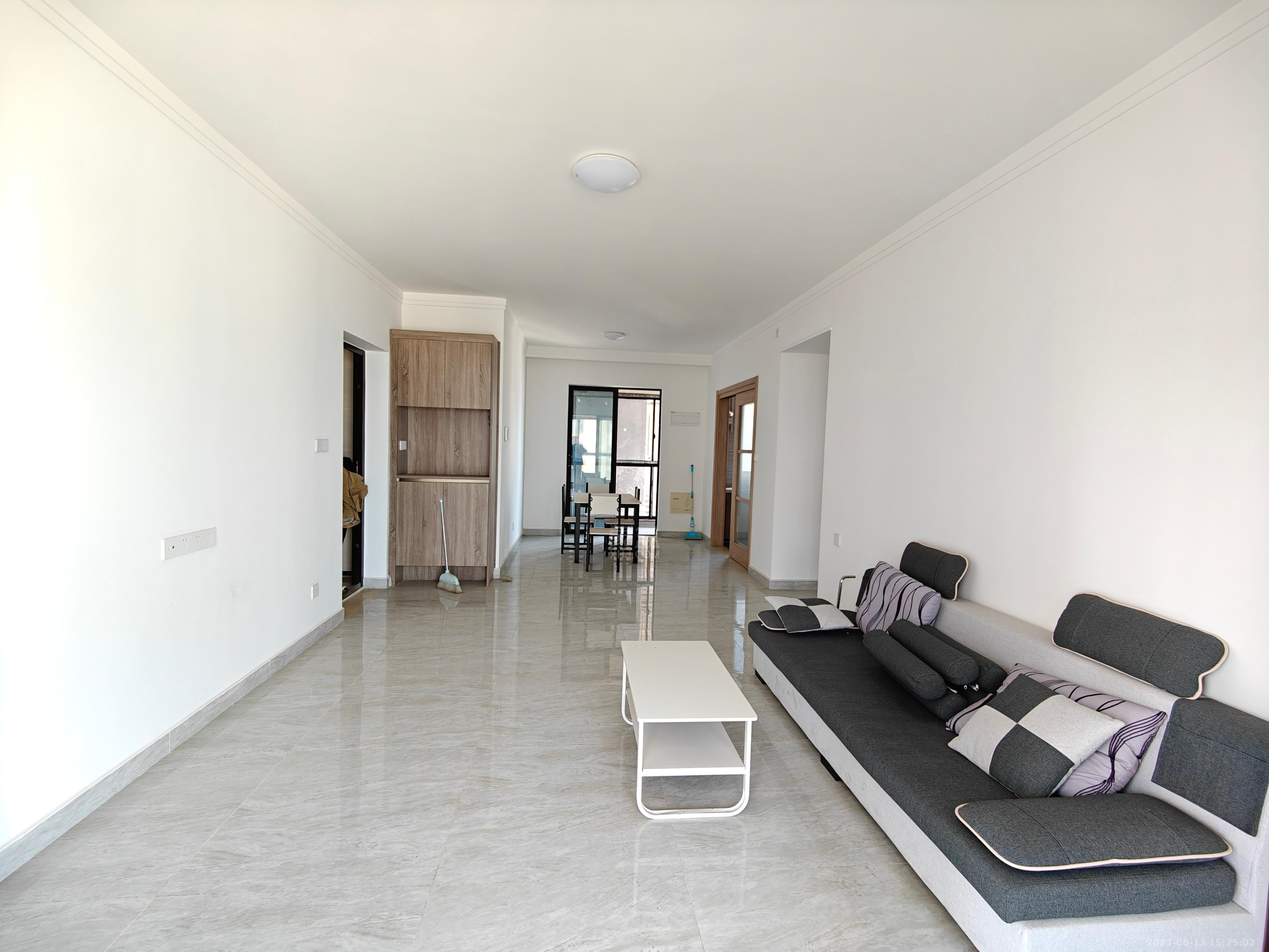 蓝溪谷  3室2厅2卫    1900.0元/月室内图