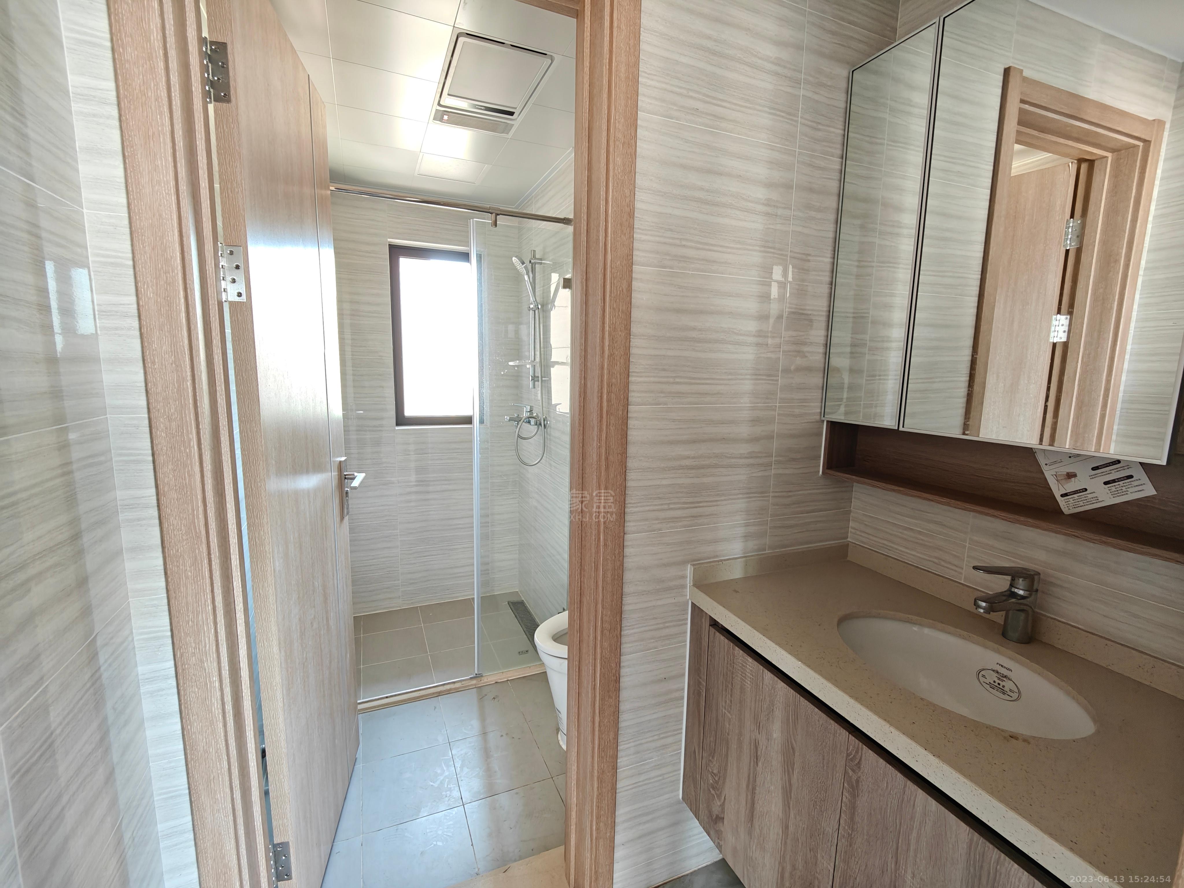 蓝溪谷 3室2厅2卫 1900.0元/月 蓝溪谷 3室2厅2卫 1900.0元/月室内图