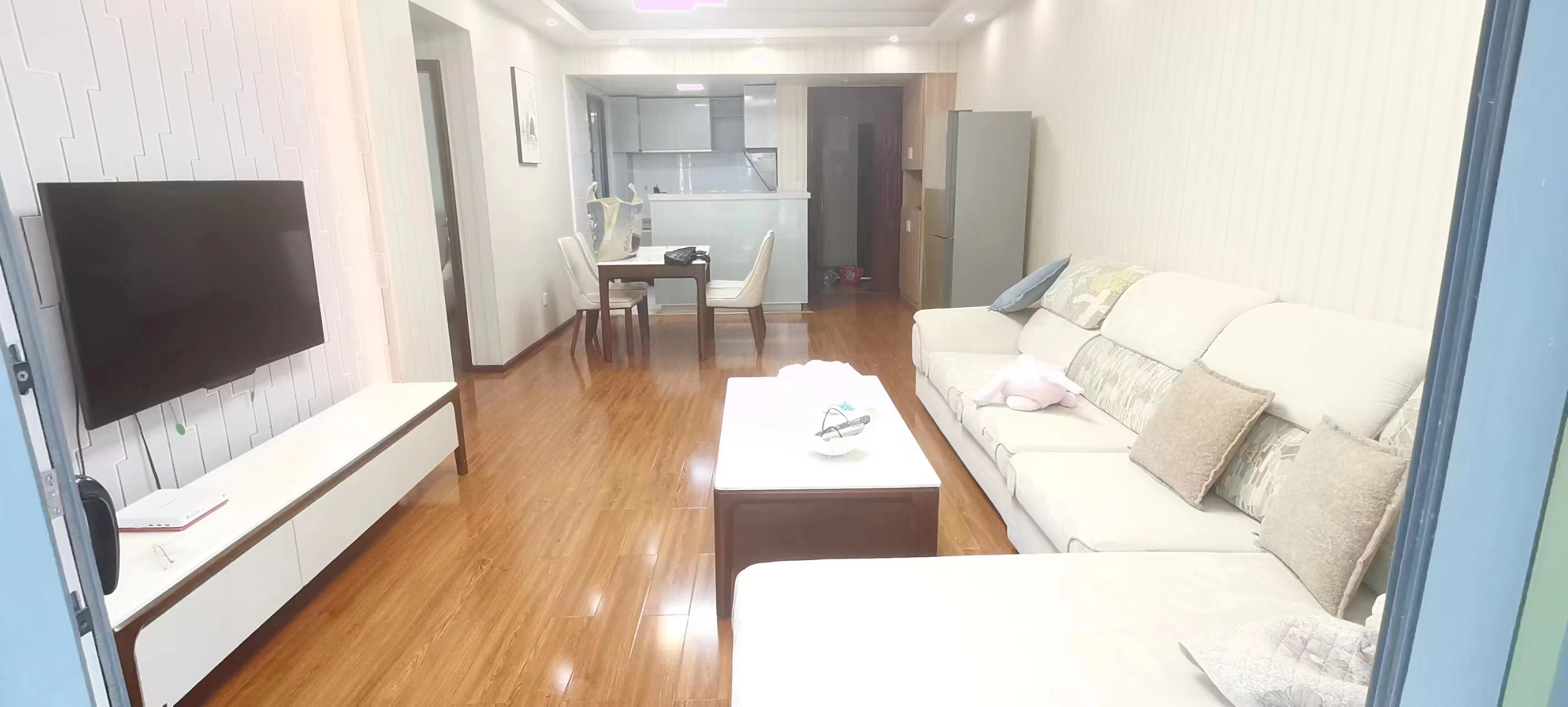中天会展城B区  2室2厅1卫   2500.00元/月室内图