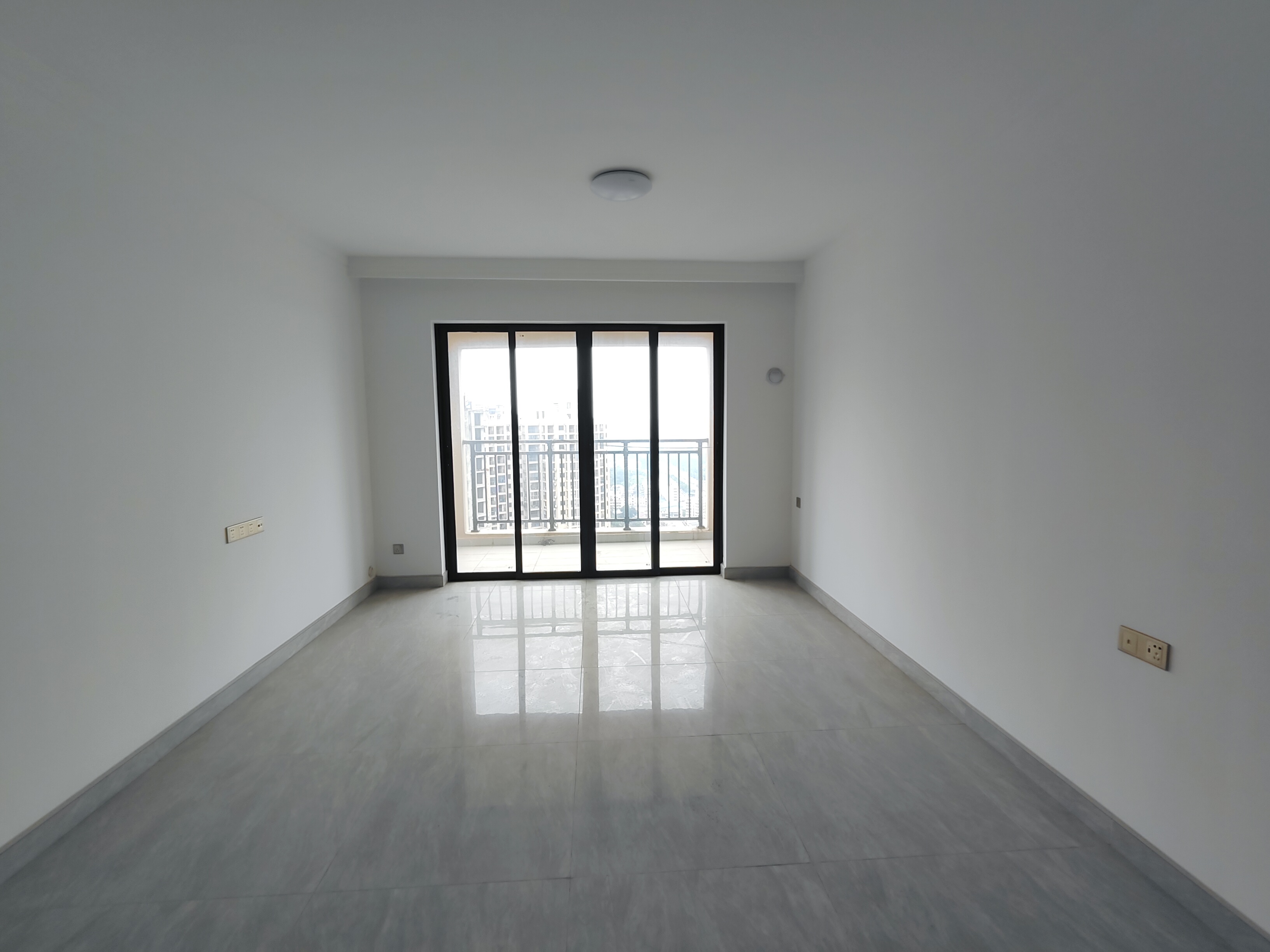 美的檀府 4室2厅2卫 89.0万 美的檀府 4室2厅2卫 89.0万室内图