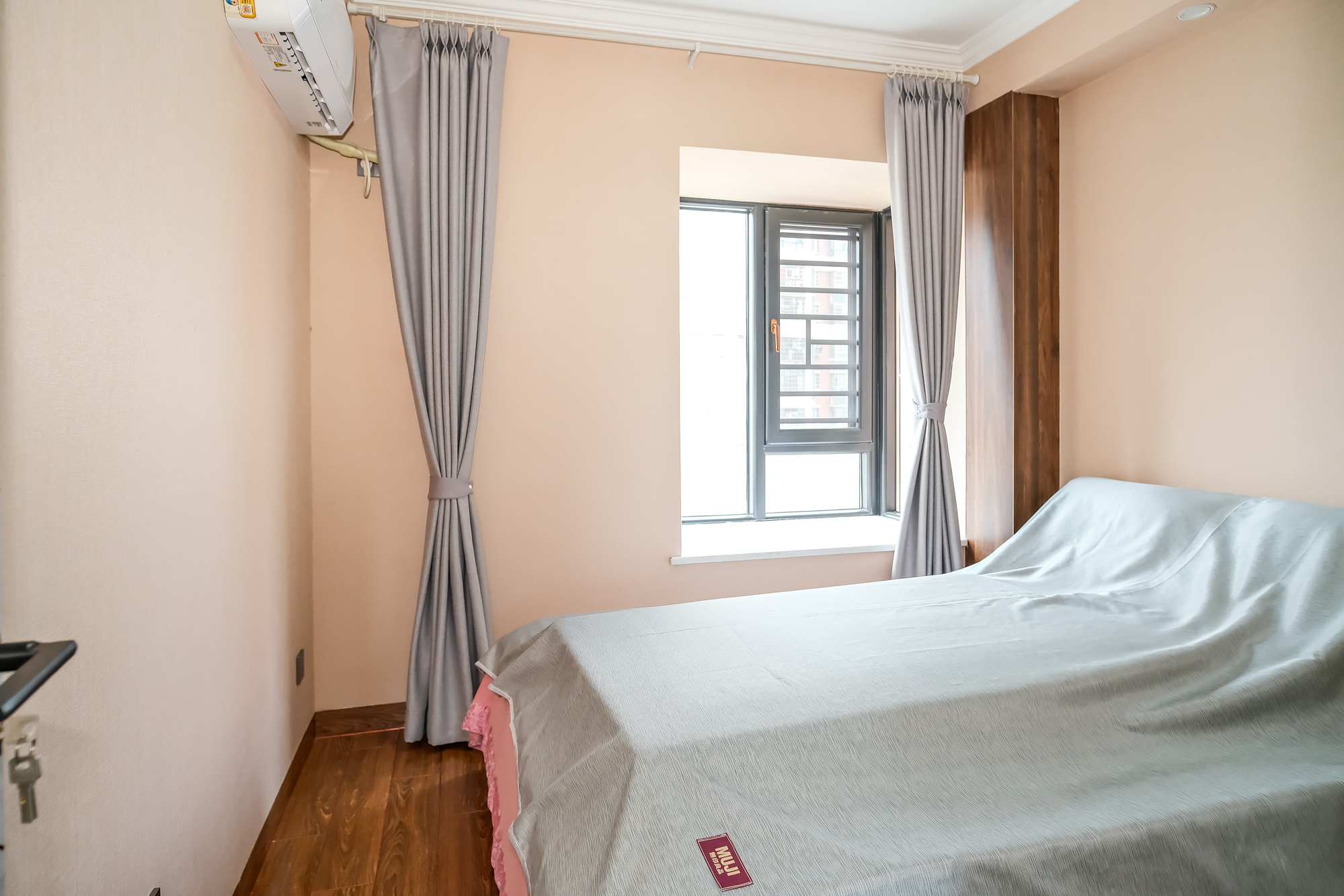 山水湾 4室2厅2卫 120.00万 山水湾 4室2厅2卫 120.00万卧室