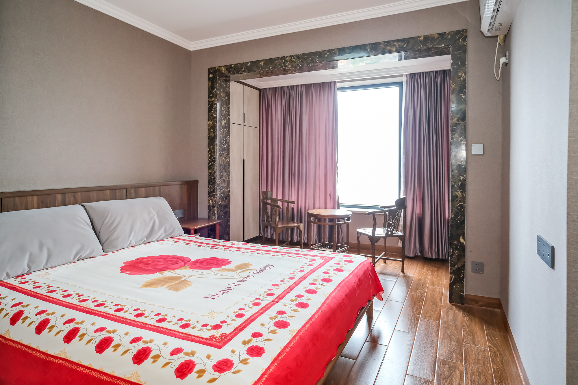 山水湾 4室2厅2卫 120.00万 山水湾 4室2厅2卫 120.00万卧室